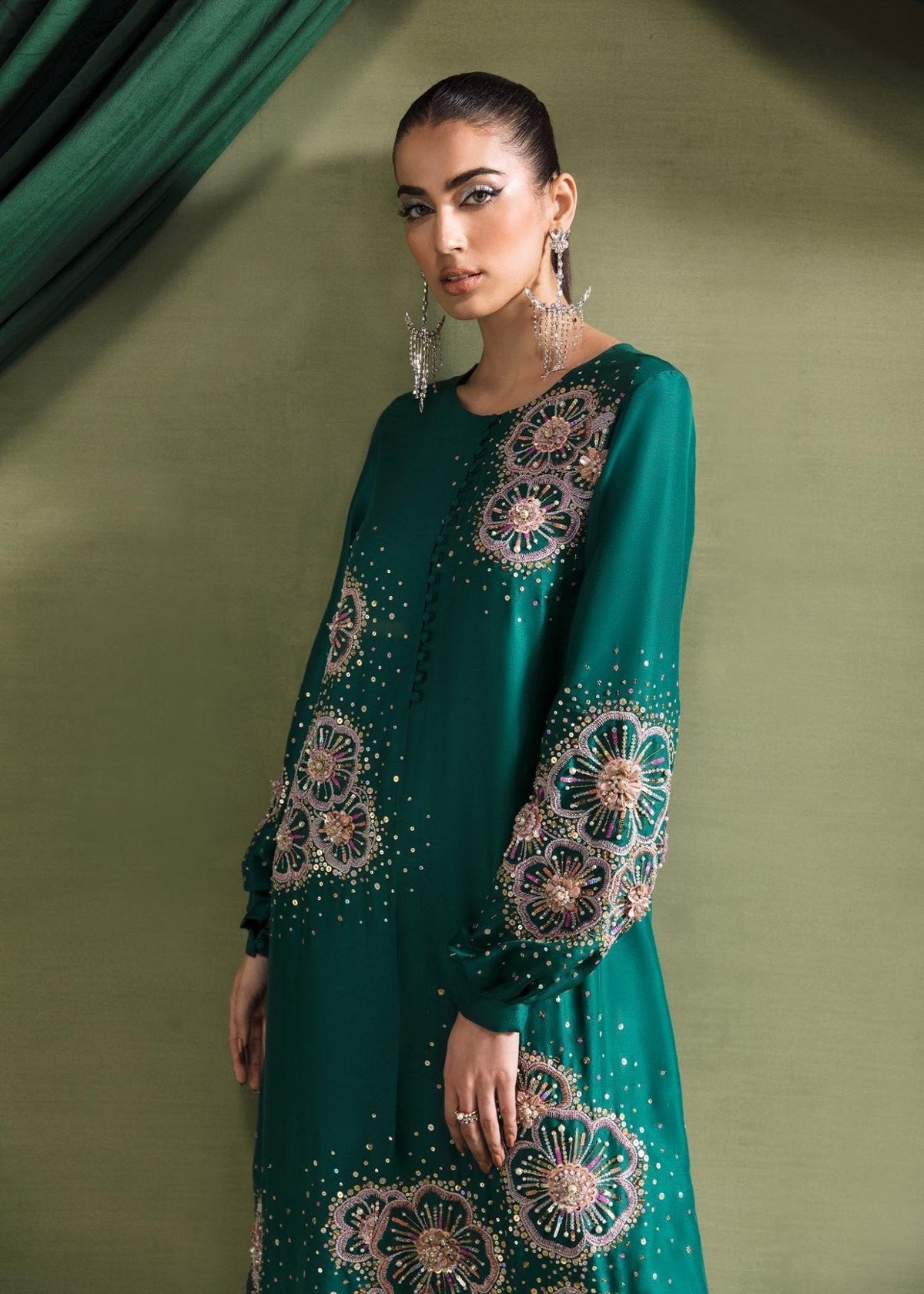 Kanwal Malik – Olivia Style