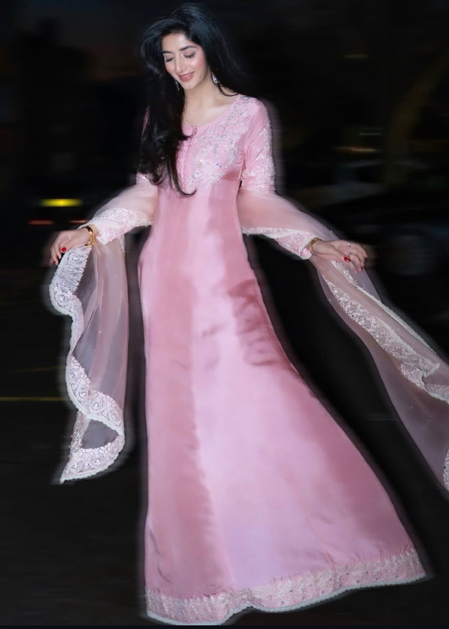 Tierra - Mawra Hocane