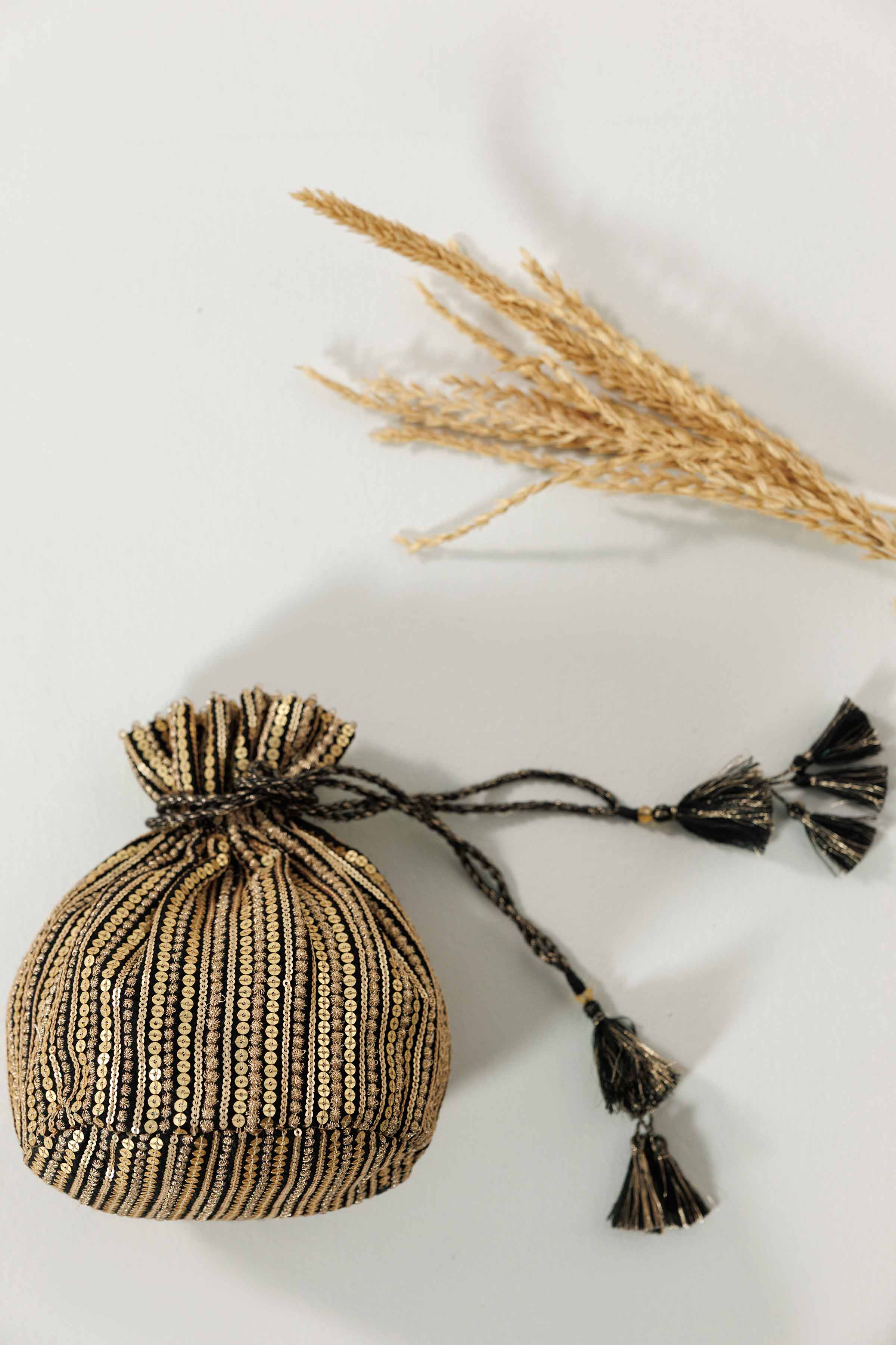 Embroidered Pouch - KFW25-151