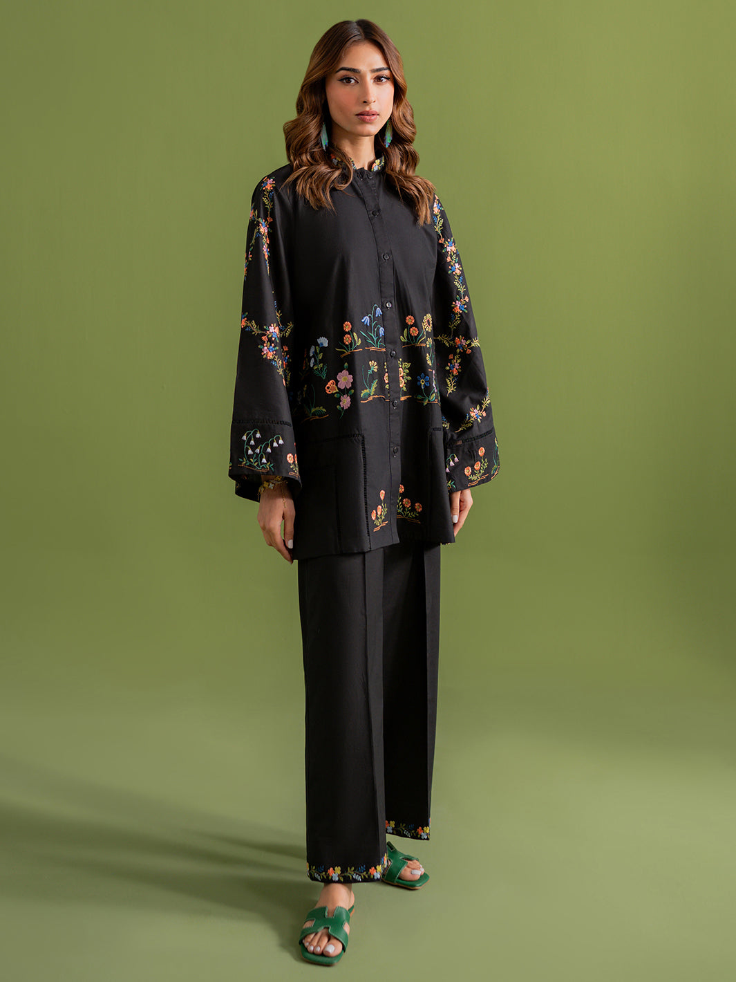 NOIR- SLD12-25- 2Pc Embroidered Set