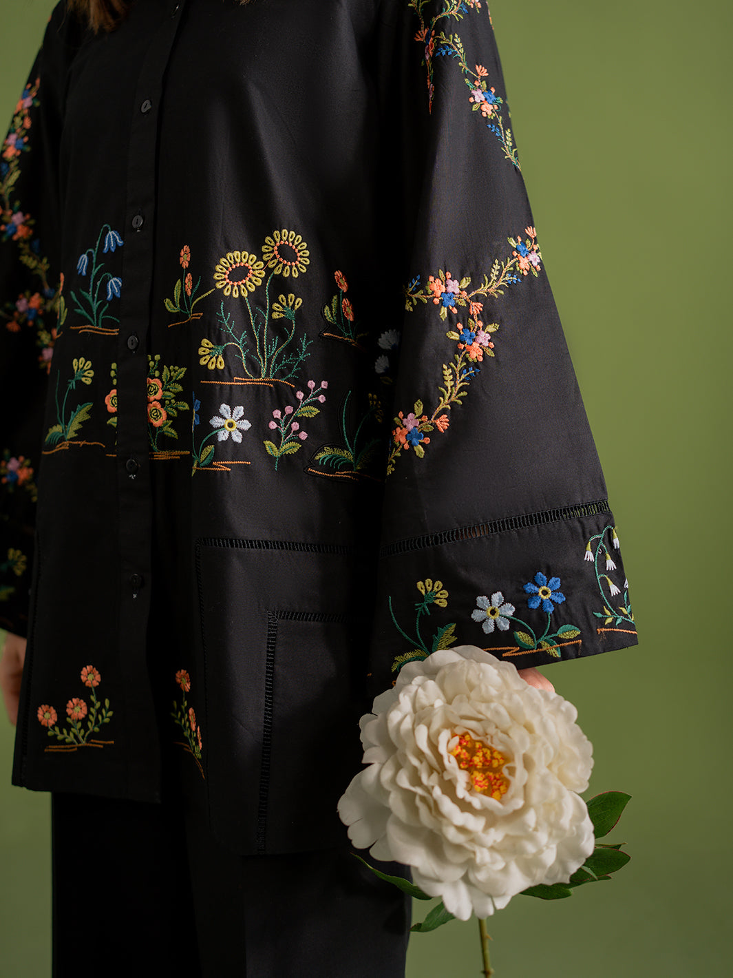 NOIR- SLD12-25- 2Pc Embroidered Set