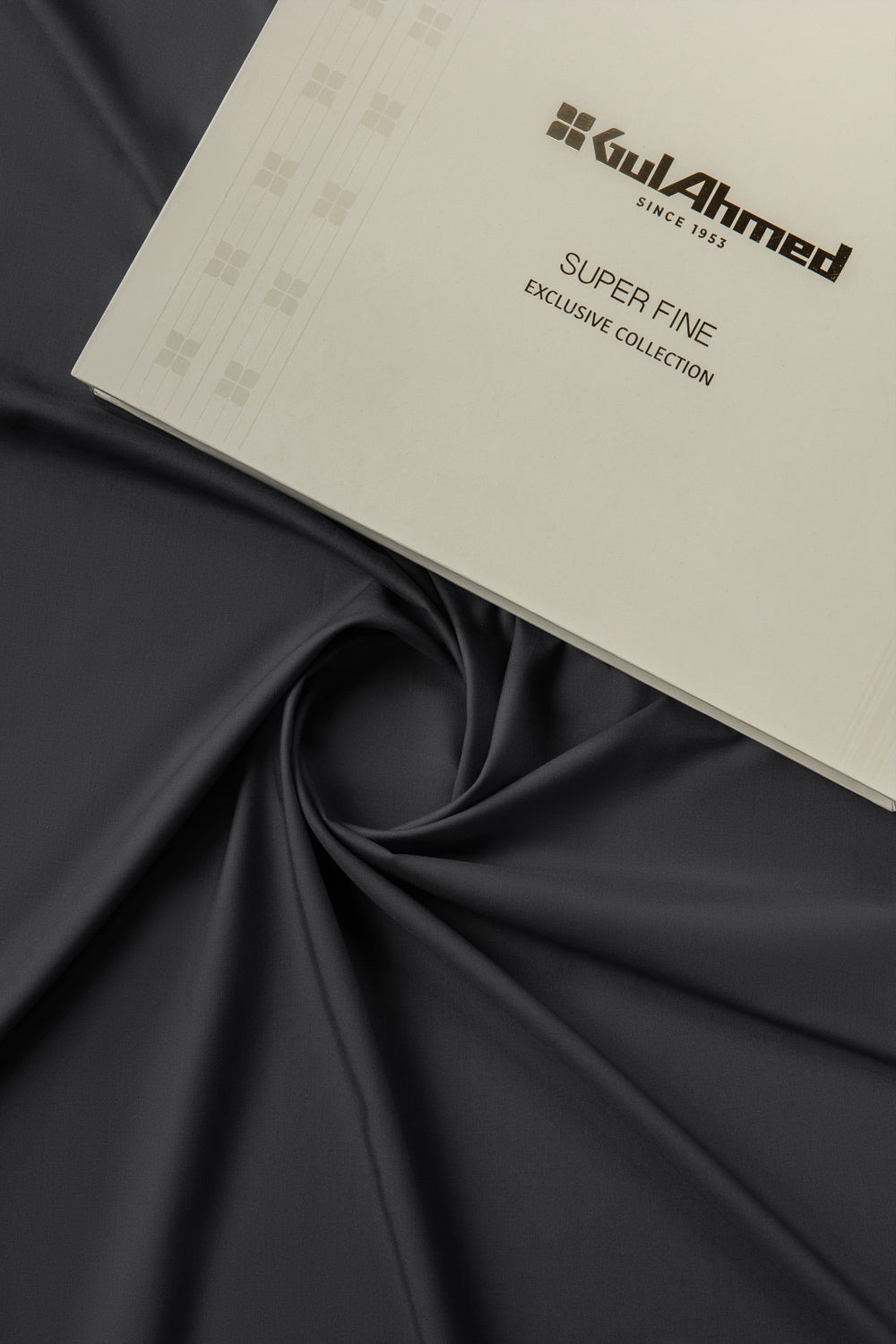 Kinetic Unstitched Fabric Blended With Gift Box
