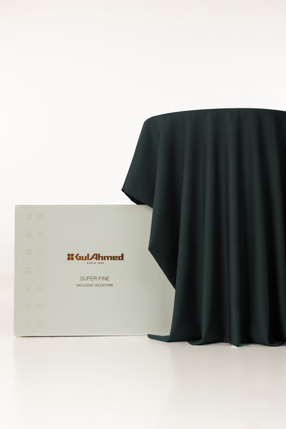 Kinetic Unstitched Fabric Blended With Gift Box