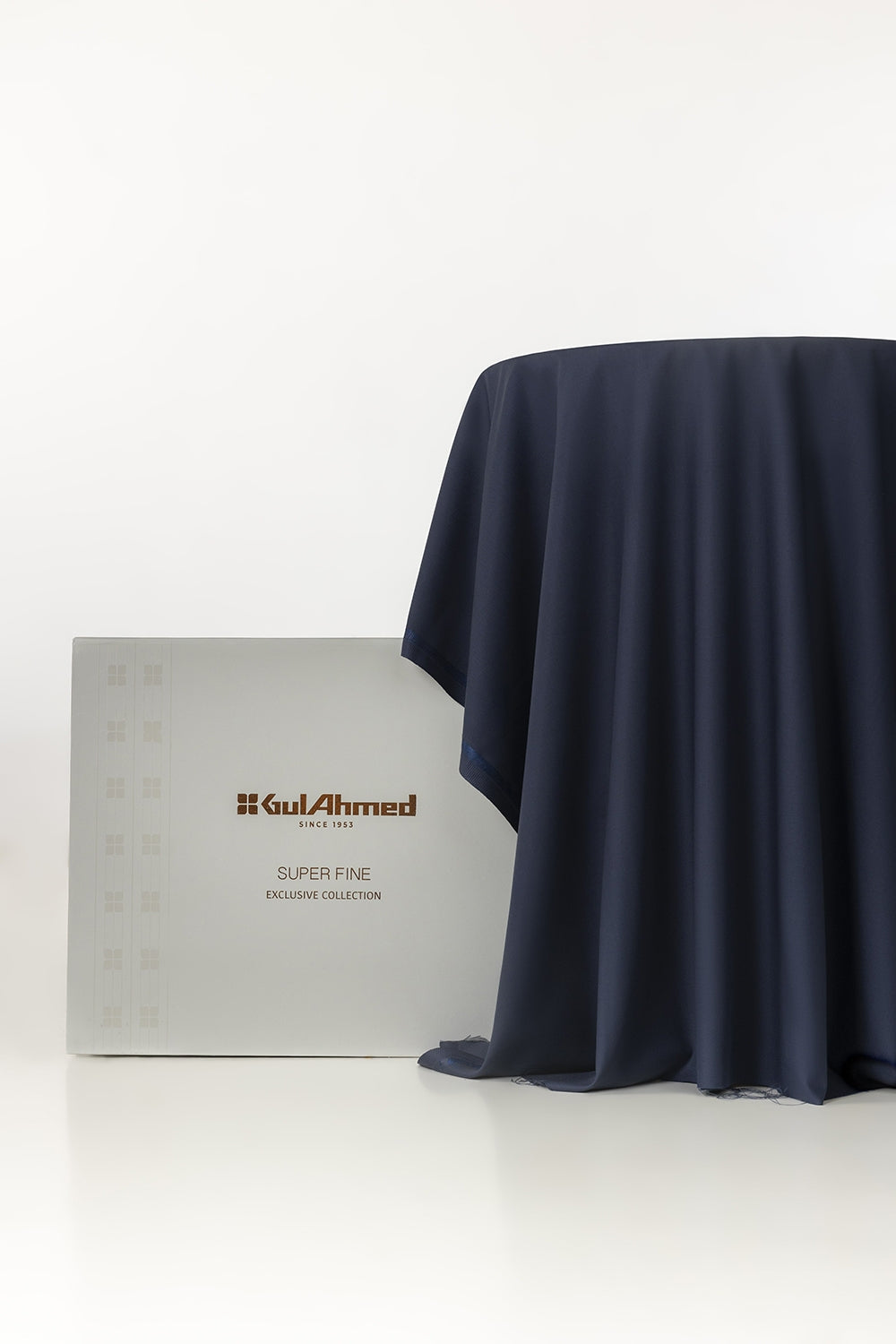 Kinetic Unstitched Fabric Blended With Gift Box