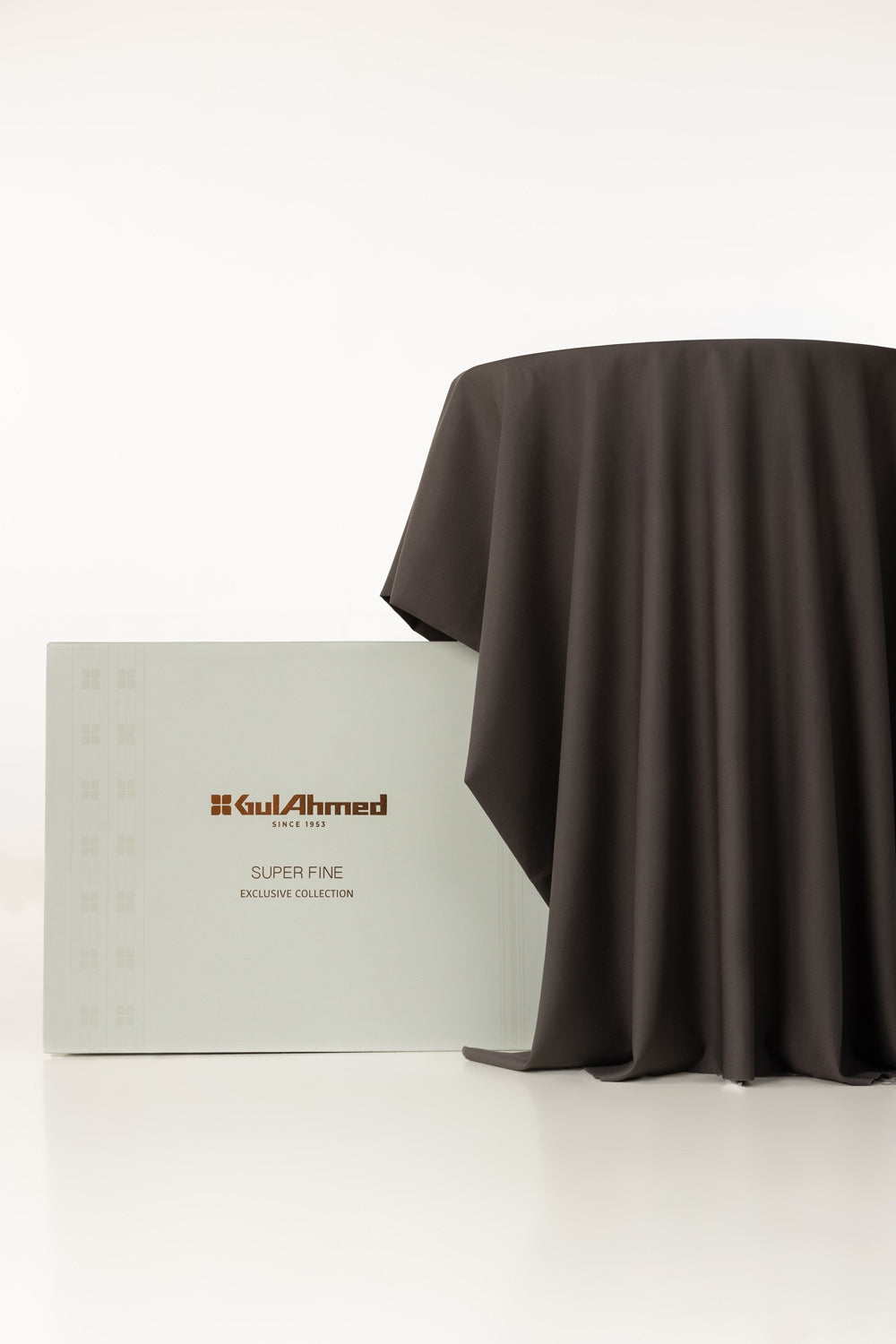 Kinetic Unstitched Fabric Blended With Gift Box
