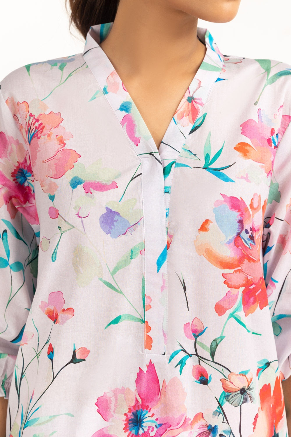 https://cdn.shopify.com/s/files/1/0706/3253/8159/files/lawn_printed_co-ord_set_iustts-776_zoom.jpg?v=1758379128