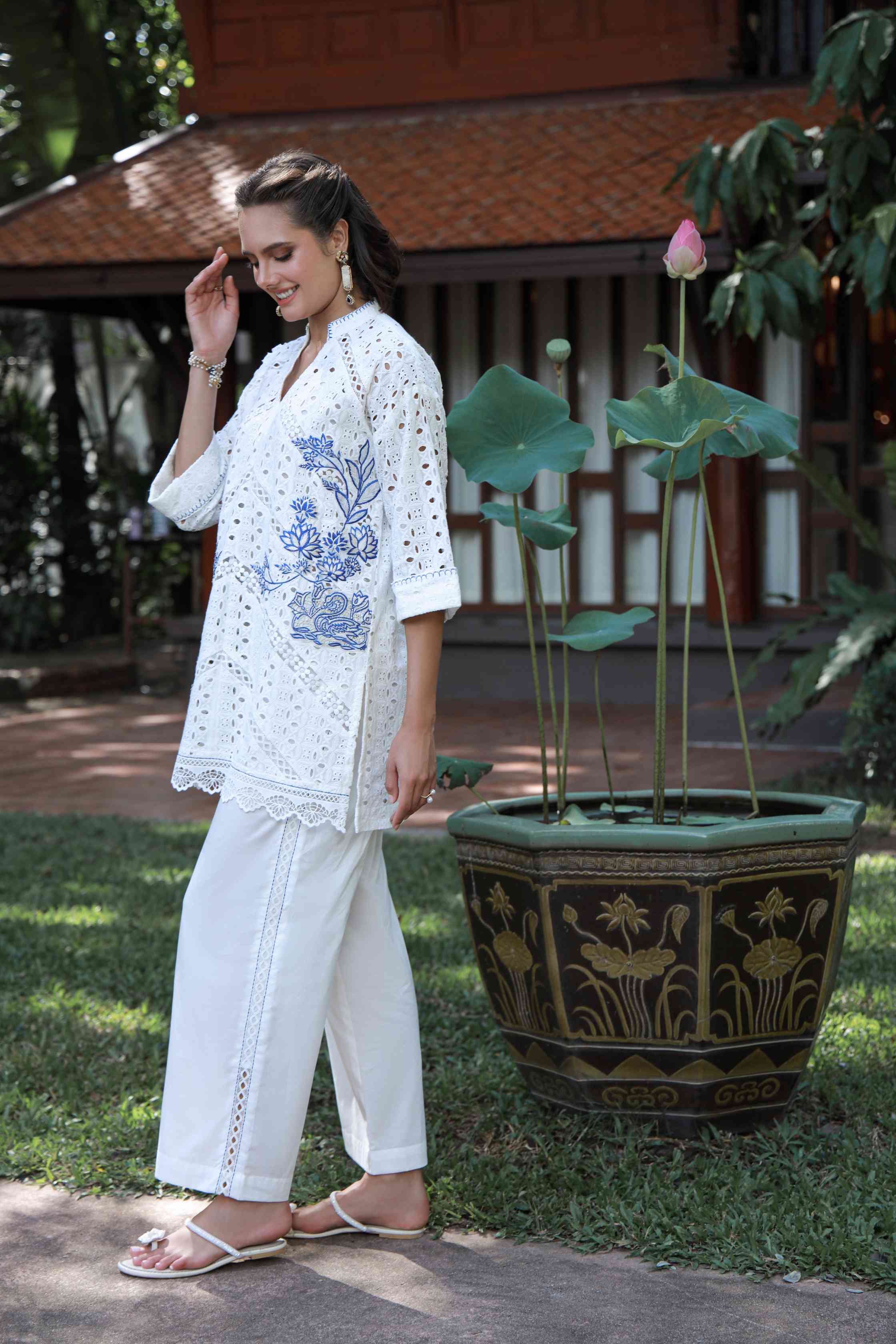 https://cdn.shopify.com/s/files/1/0663/9616/0233/files/lotusjeel_2.jpg?v=1770374672