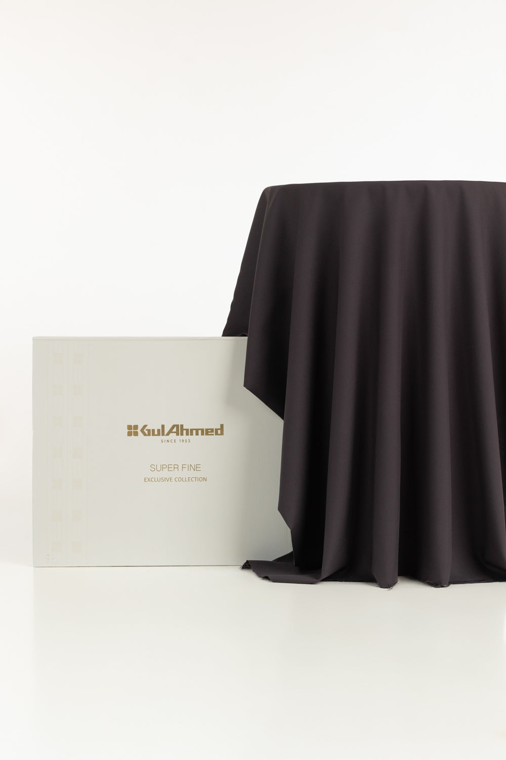 Luquia Unstitched Fabric Blended With Gift Box