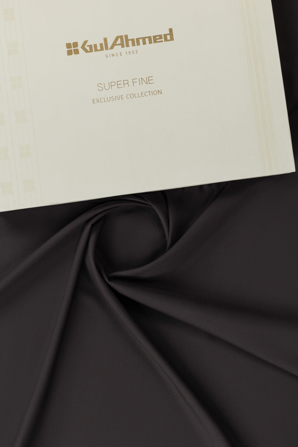 Luquia Unstitched Fabric Blended With Gift Box