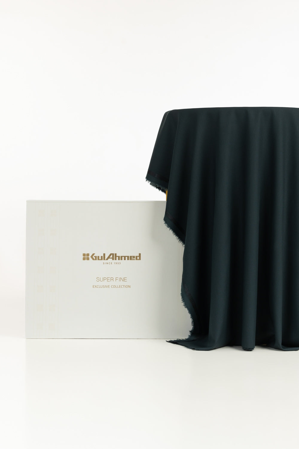 Luquia Unstitched Fabric Blended With Gift Box