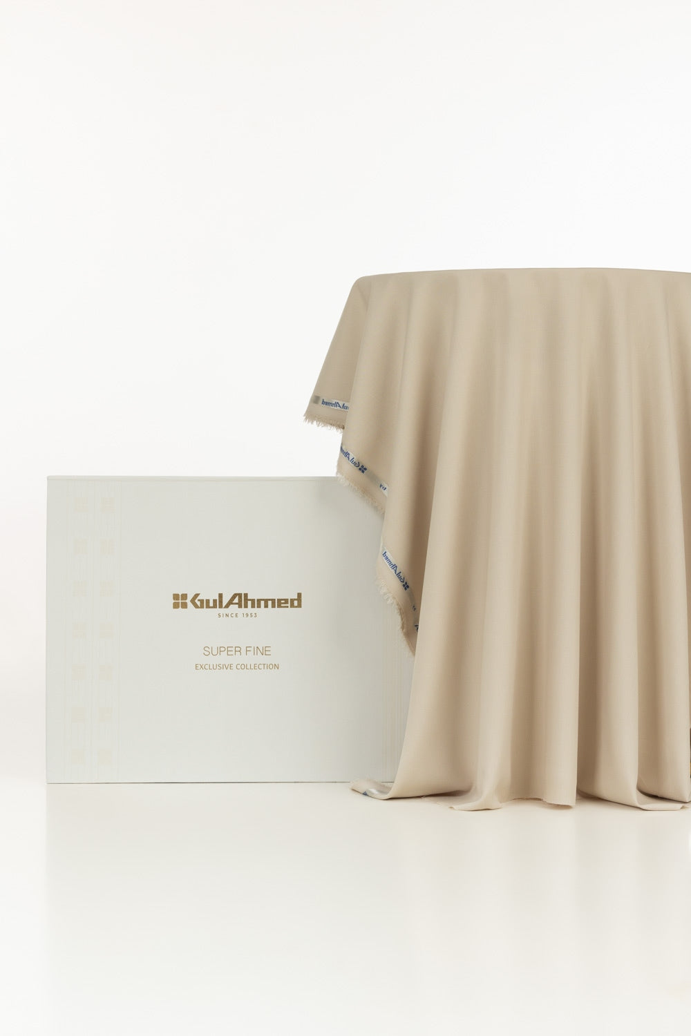 Luquia Unstitched Fabric Blended With Gift Box