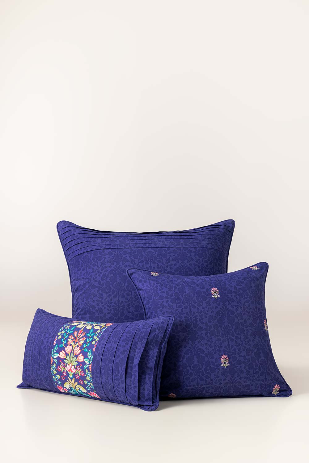 https://cdn.shopify.com/s/files/1/0706/3253/8159/files/lush_garden_t-150_square_cushion_cover_4.jpg?v=1758373518