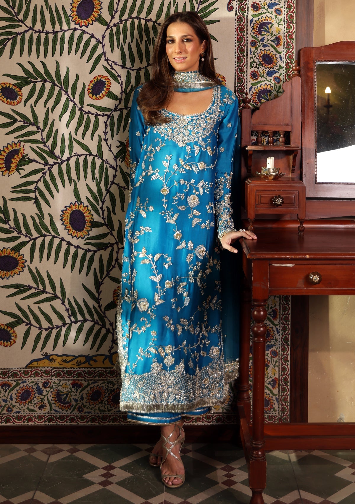 https://cdn.shopify.com/s/files/1/0676/8177/9968/files/malakeh1.jpg?v=1730717579