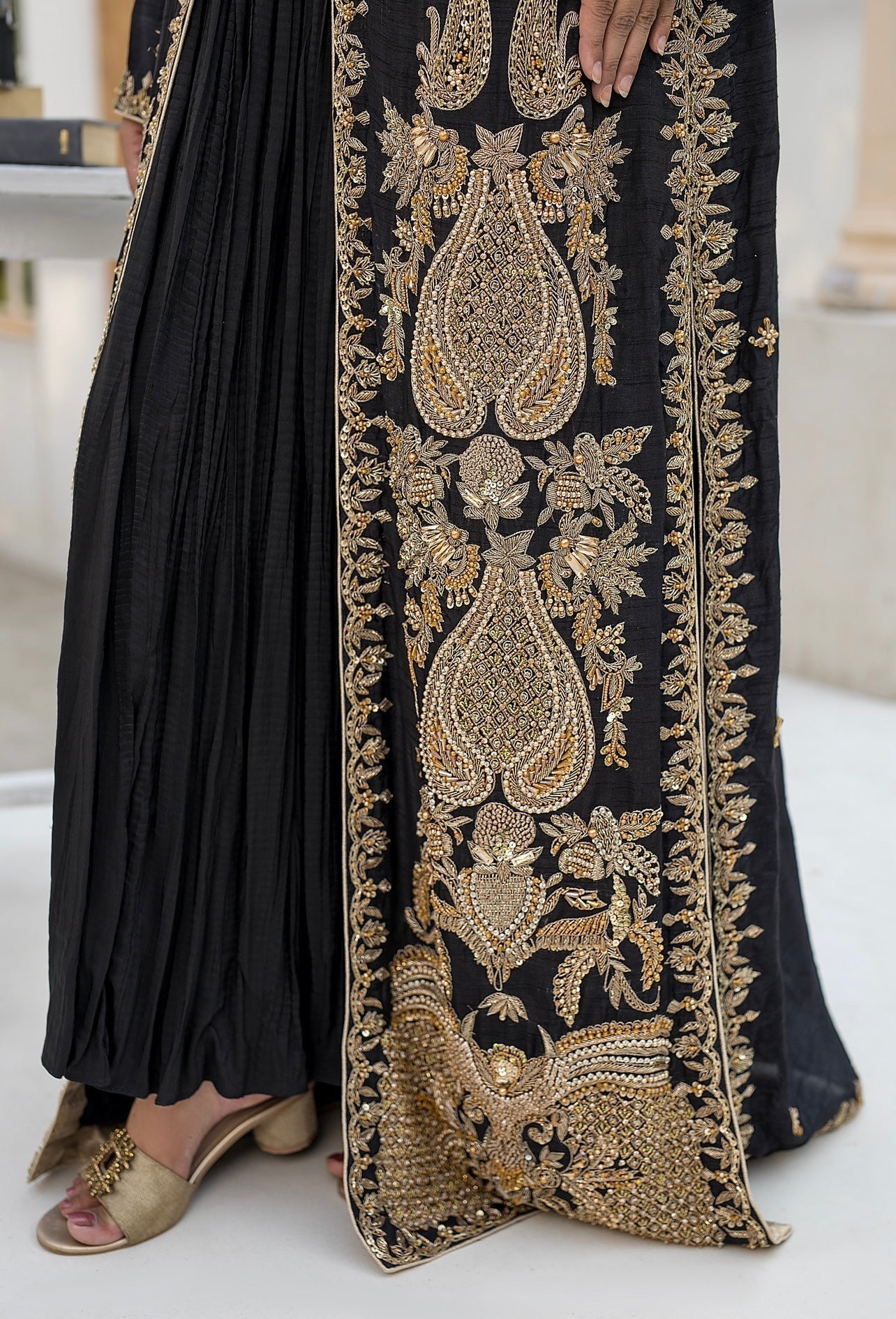 https://cdn.shopify.com/s/files/1/0923/1931/8403/files/malki-jaan-festive-edit25-896445.jpg?v=1756724889