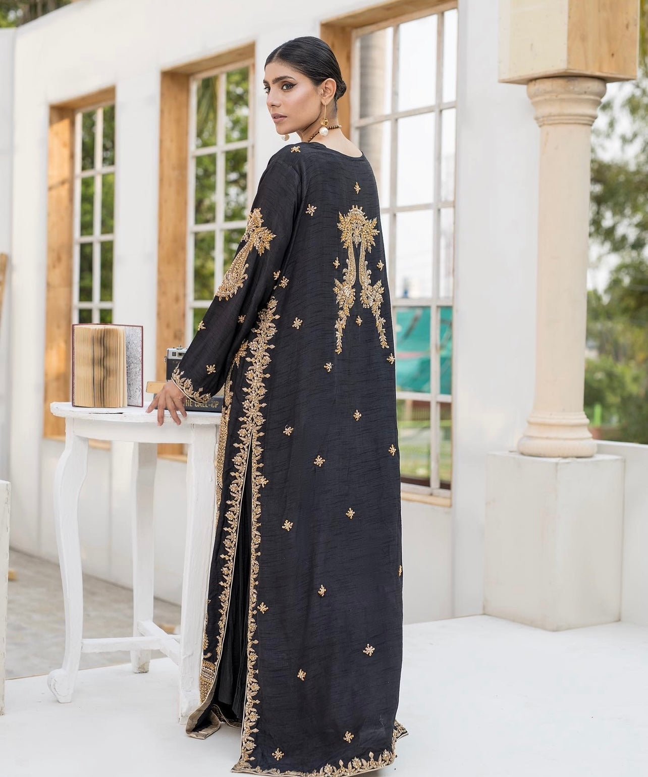https://cdn.shopify.com/s/files/1/0923/1931/8403/files/malki-jaan-festive-edit25-994618.jpg?v=1756724889