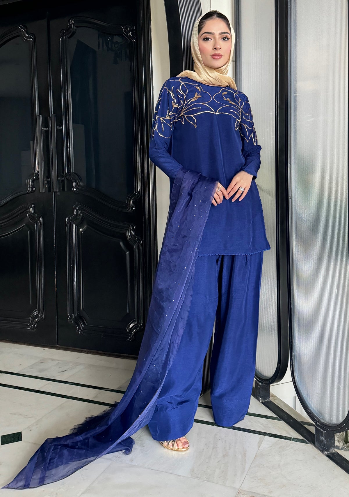 https://cdn.shopify.com/s/files/1/0676/8177/9968/files/manal1.jpg?v=1720793741