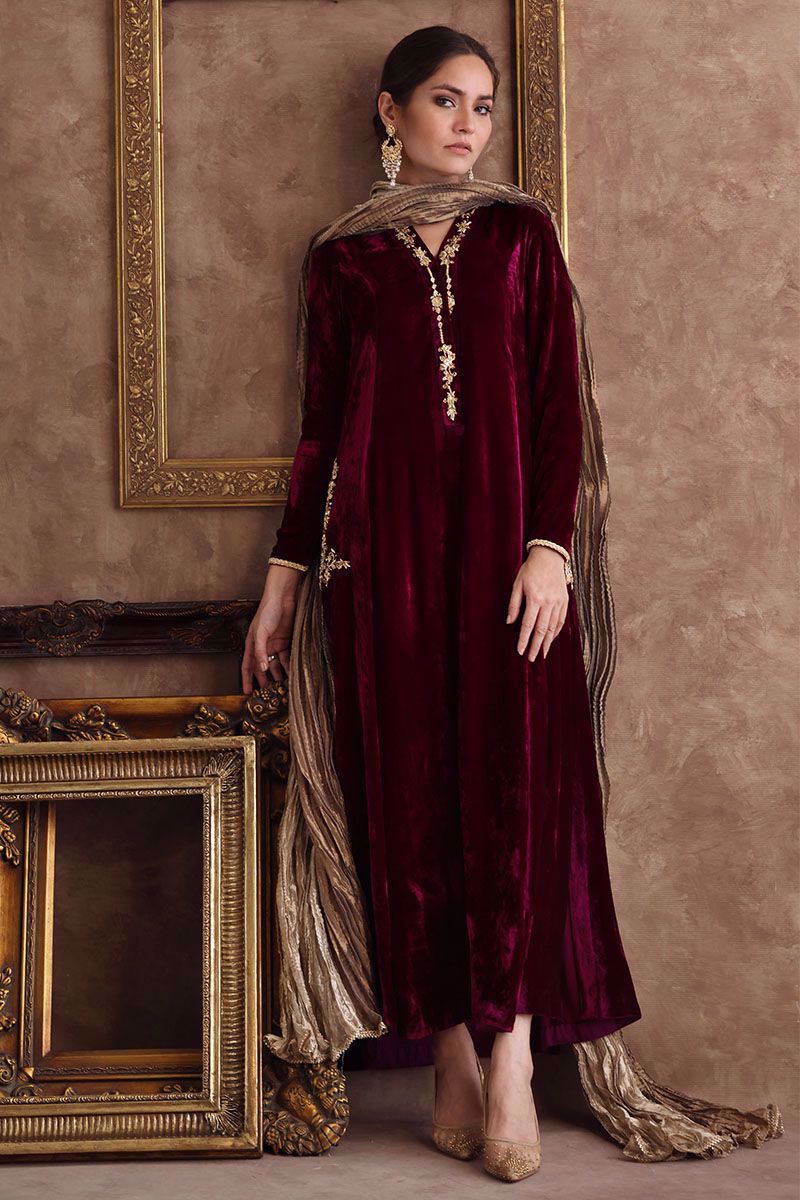 https://cdn.shopify.com/s/files/1/0923/1931/8403/files/margenta-velvet-luxe-211025_5349ebcc-1ec7-4837-9d6a-c5e6b124d3ff.jpg?v=1756725141