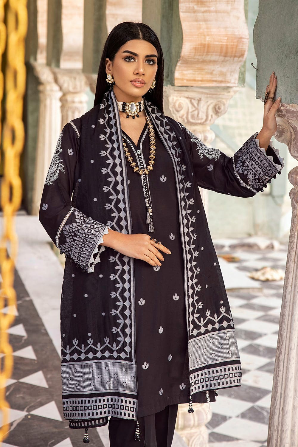 3 Piece Jacquard Embroidered Unstitched Suit with Dupatta and Inner