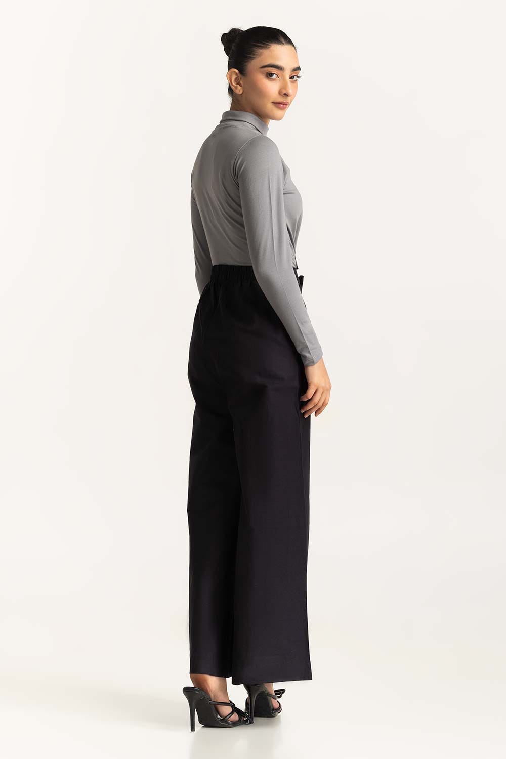 https://cdn.shopify.com/s/files/1/0706/3253/8159/files/mock_neck_top_wm-ktp-ws24-011_6.jpg?v=1758455741