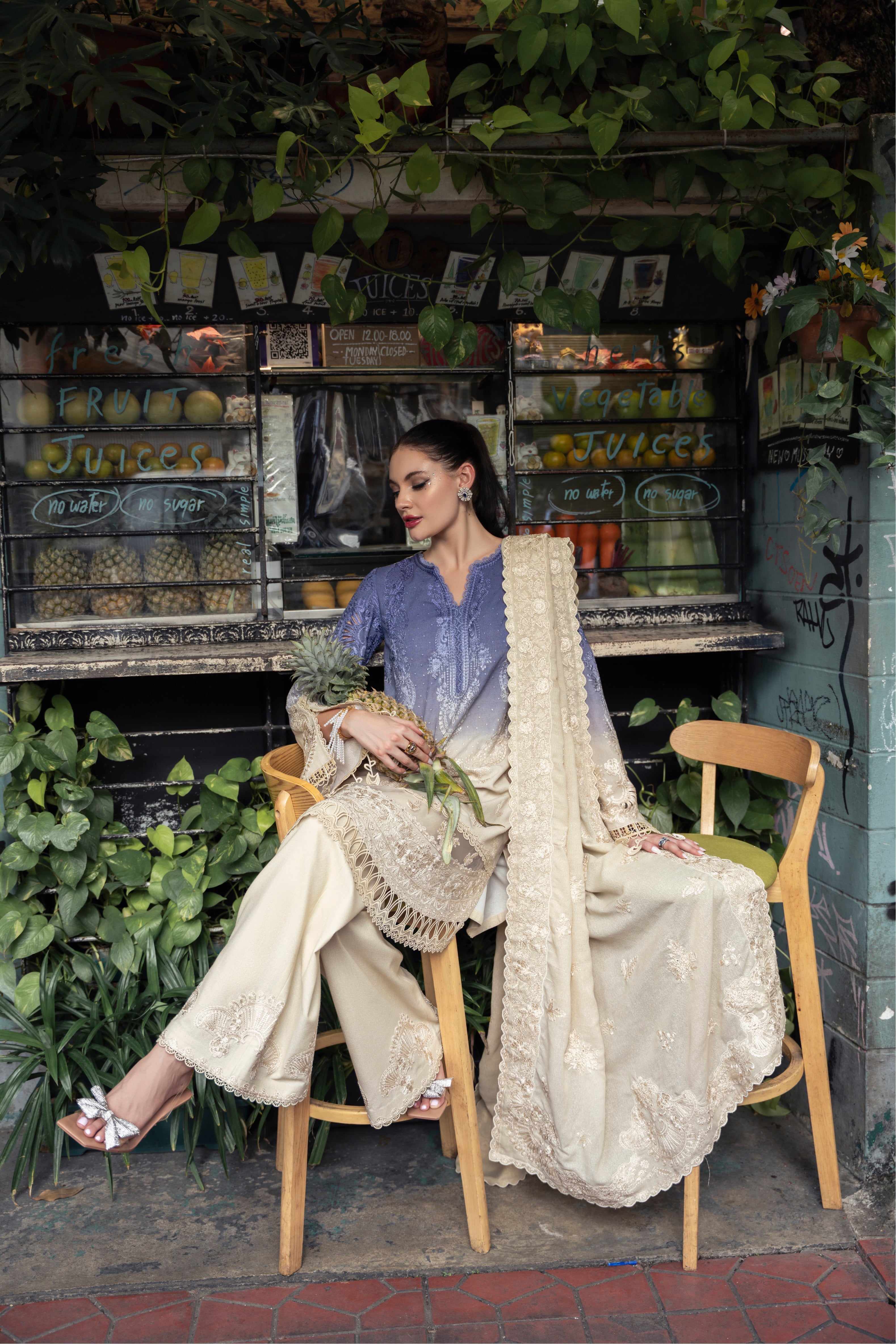 https://cdn.shopify.com/s/files/1/0523/4327/5696/files/mysie-by-tahira-belle-karandi-pret-3.jpg?v=1761833423