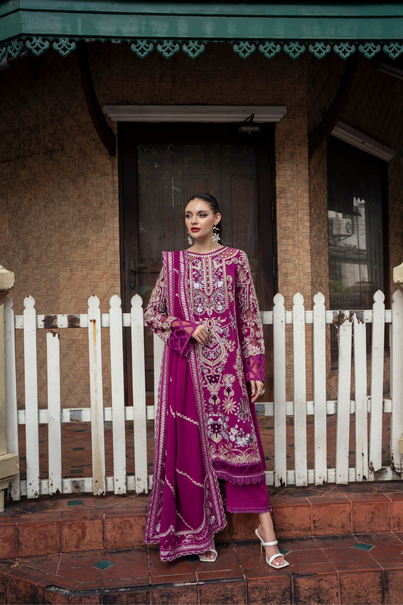 https://cdn.shopify.com/s/files/1/0523/4327/5696/files/mysie-by-tahira-maui-karandi-pret-5.jpg?v=1761833747