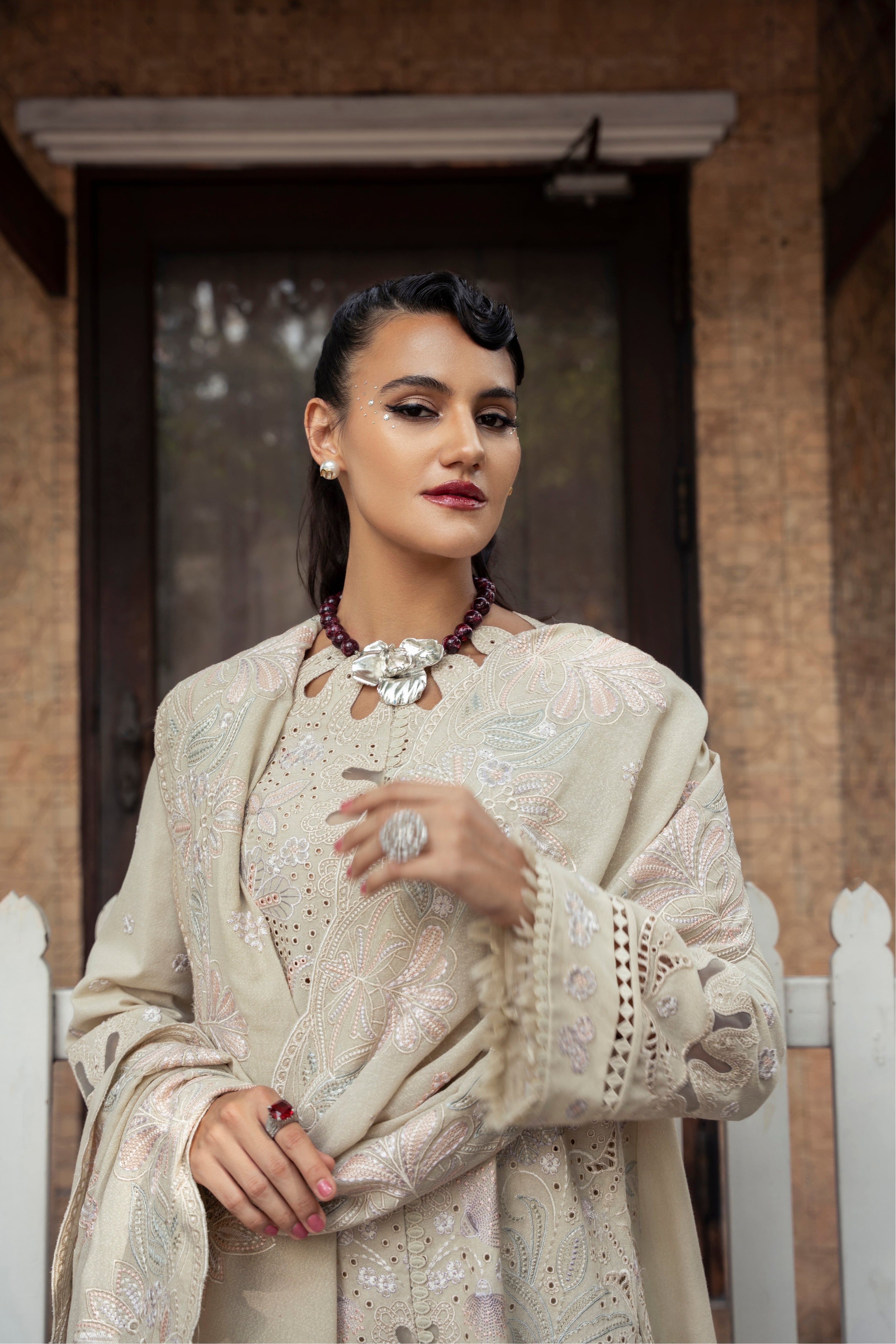 https://cdn.shopify.com/s/files/1/0523/4327/5696/files/mysie-by-tahira-moana-karandi-pret-2.jpg?v=1761832591