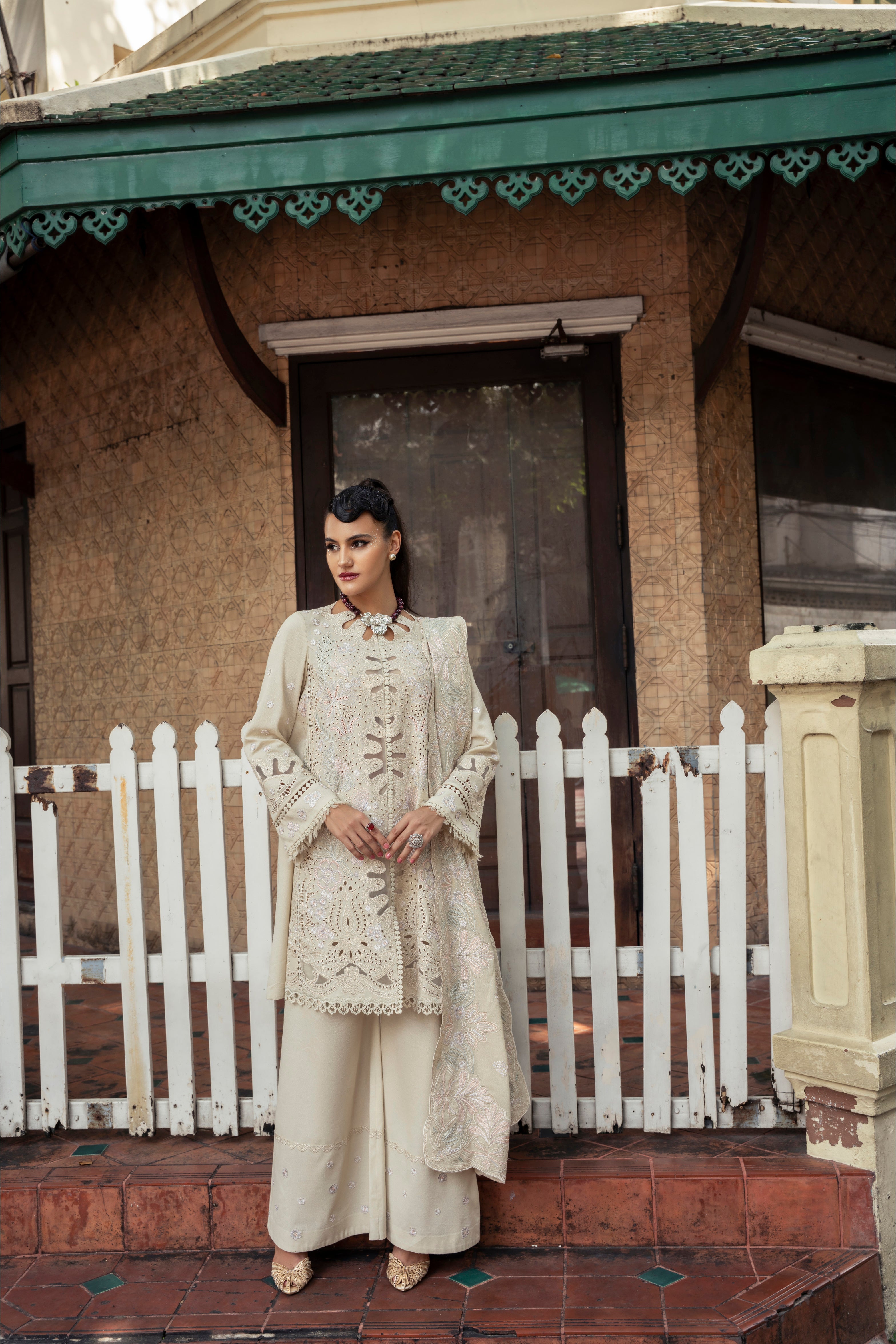 https://cdn.shopify.com/s/files/1/0523/4327/5696/files/mysie-by-tahira-moana-karandi-pret-8.jpg?v=1761832326