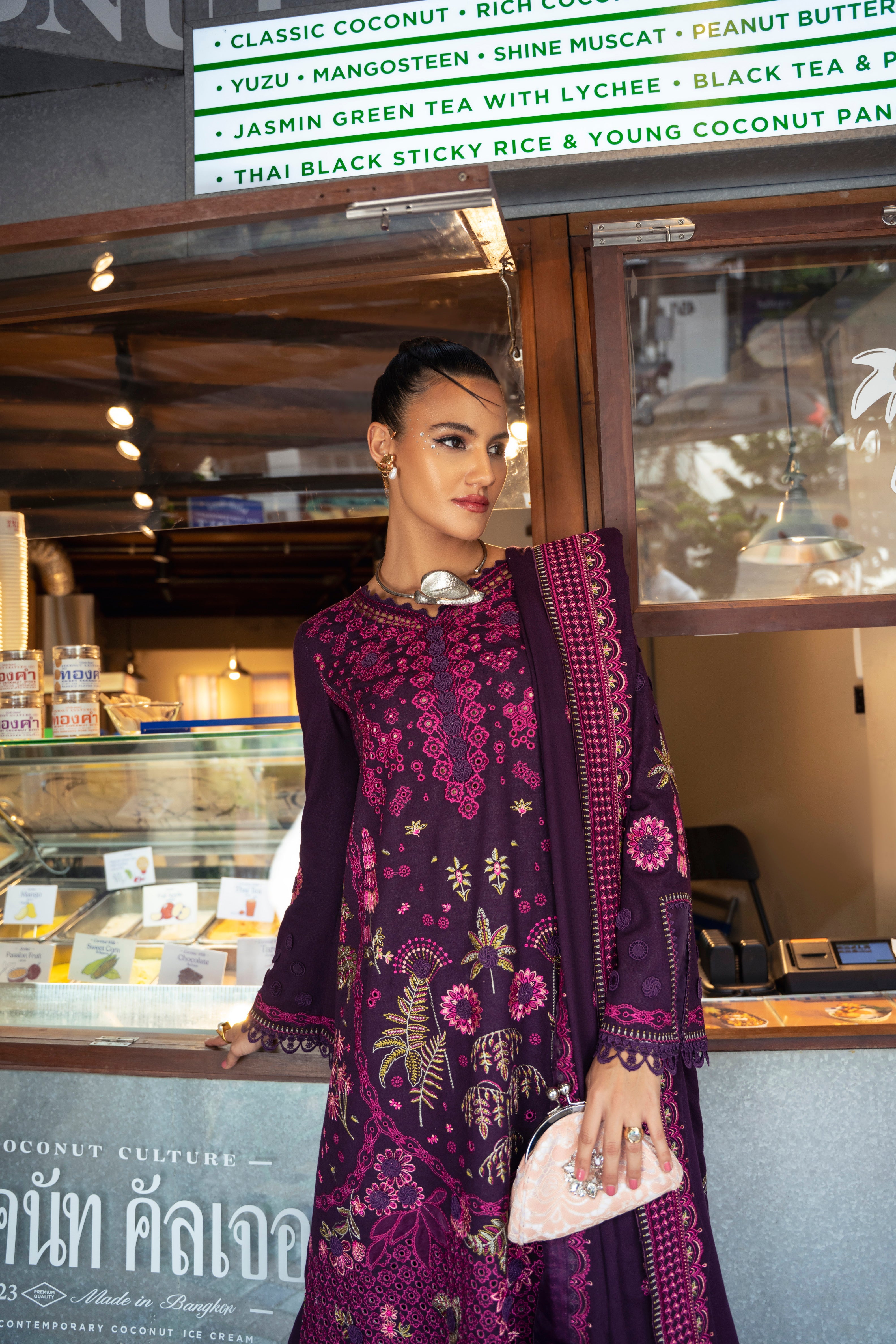 https://cdn.shopify.com/s/files/1/0523/4327/5696/files/mysie-by-tahira-mulan-karandi-pret-2.jpg?v=1761821251