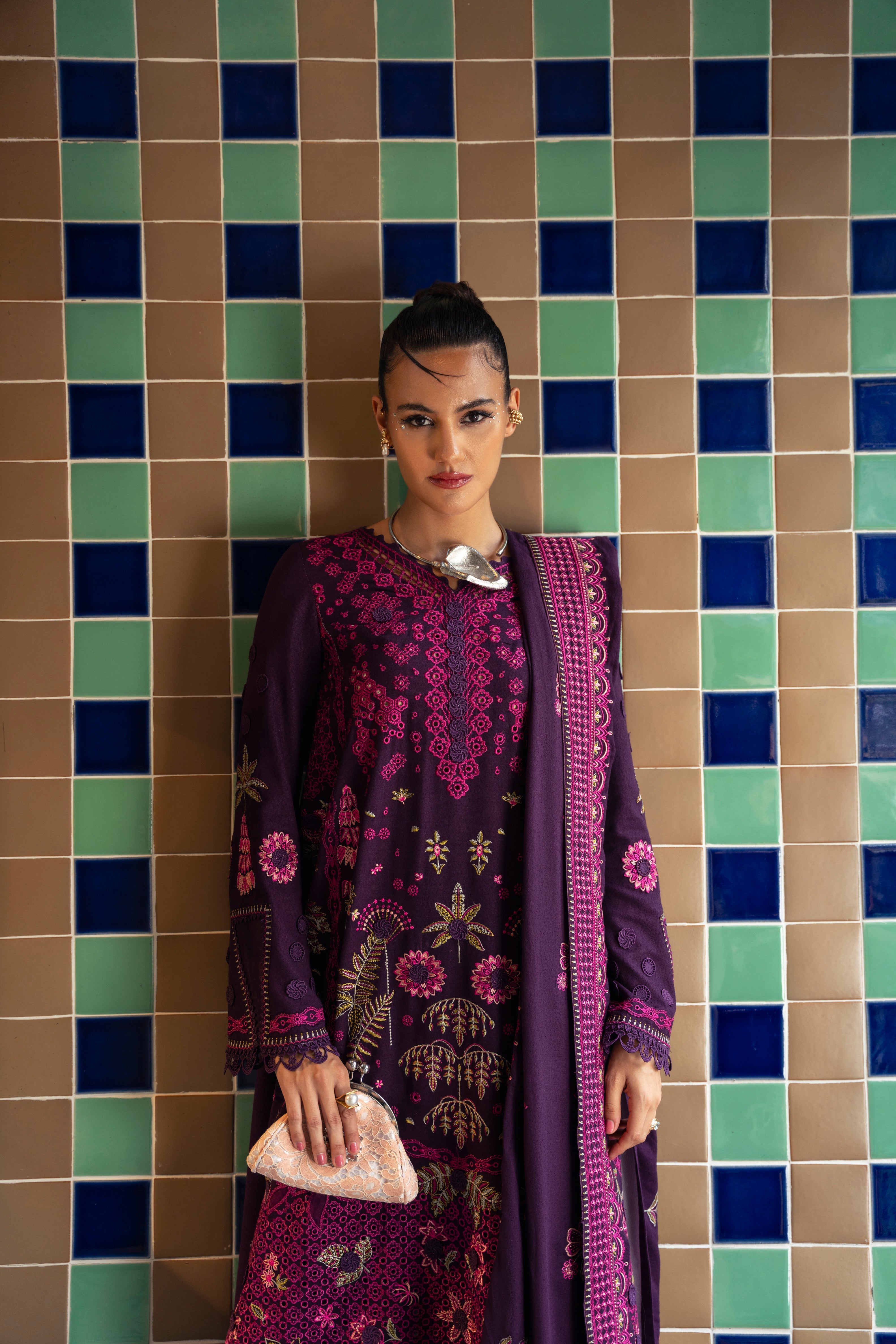 https://cdn.shopify.com/s/files/1/0523/4327/5696/files/mysie-by-tahira-mulan-karandi-pret-5.jpg?v=1761821384