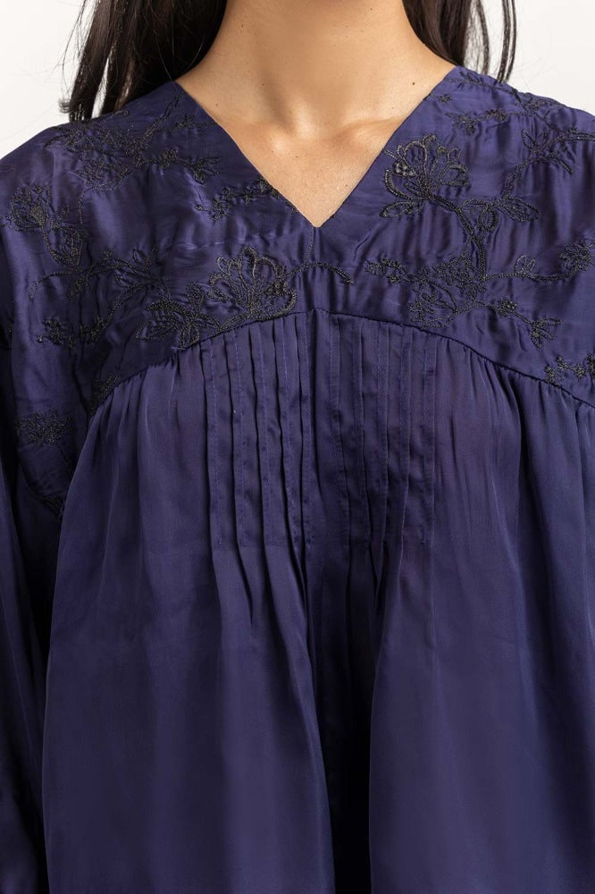 https://cdn.shopify.com/s/files/1/0706/3253/8159/files/navy_woven_blouse_231-217-054_2.jpg?v=1758455041