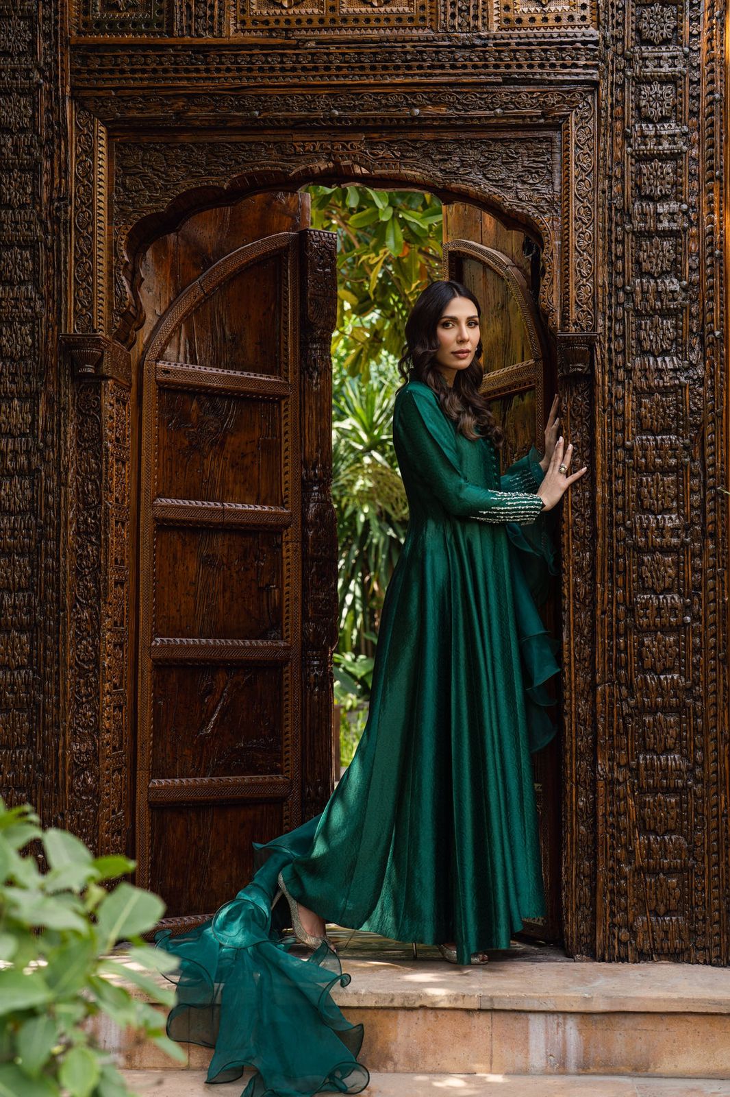 https://cdn.shopify.com/s/files/1/0923/1931/8403/files/neem-semi-formal-by-alizay-saad-189639_719d90b0-31f0-4be6-9b6e-91527085bcd2.jpg?v=1756725146