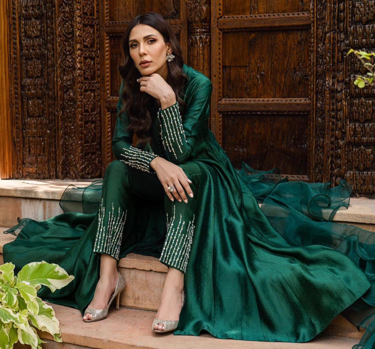 https://cdn.shopify.com/s/files/1/0923/1931/8403/files/neem-semi-formal-by-alizay-saad-618977_29710fa8-6c91-4e53-9f67-45ed2e58cc8d.jpg?v=1756725145