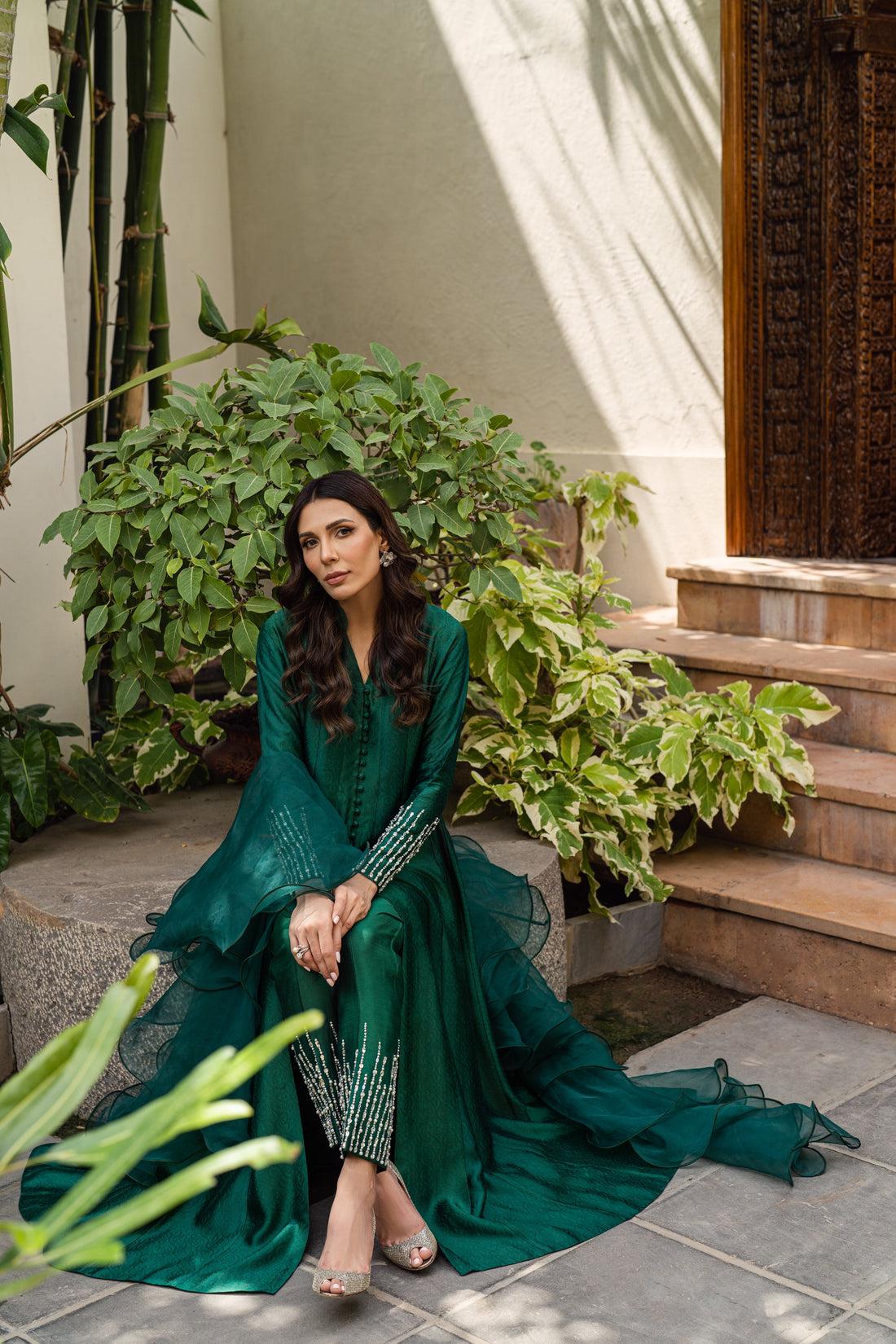 https://cdn.shopify.com/s/files/1/0923/1931/8403/files/neem-semi-formal-by-alizay-saad-667715_dfd6e098-f9eb-4a13-9a14-325301568736.jpg?v=1756725146