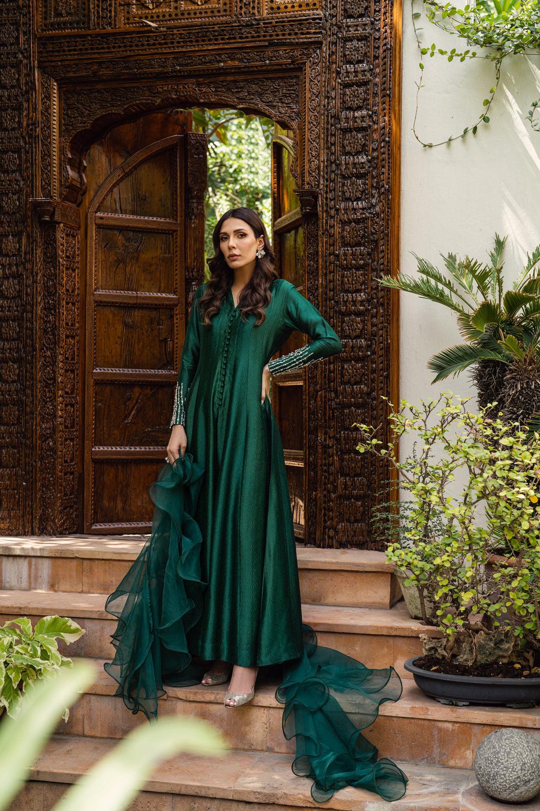 https://cdn.shopify.com/s/files/1/0923/1931/8403/files/neem-semi-formal-by-alizay-saad-936815_e4f680cf-4d4c-4fd6-a5ee-8384b6c1f7c8.jpg?v=1756725145