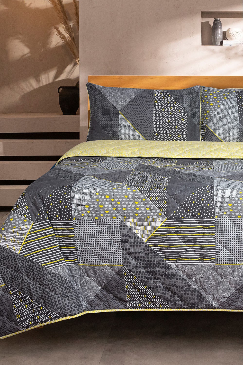 Neo Abstract T-150 Bed Throw