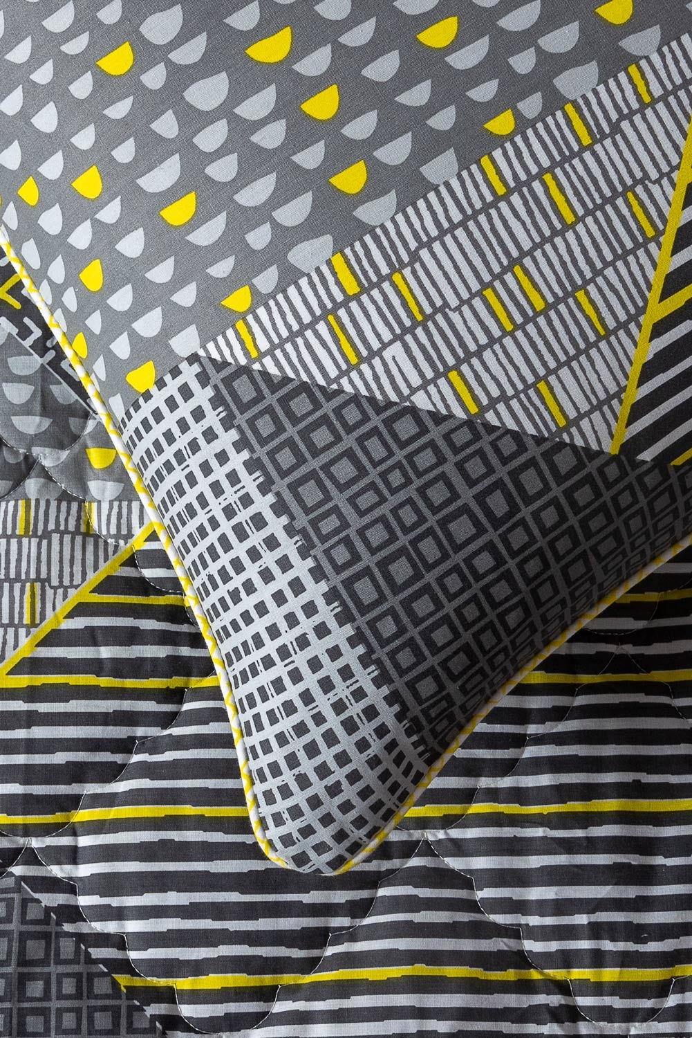 Neo Abstract T-150 Bed Throw