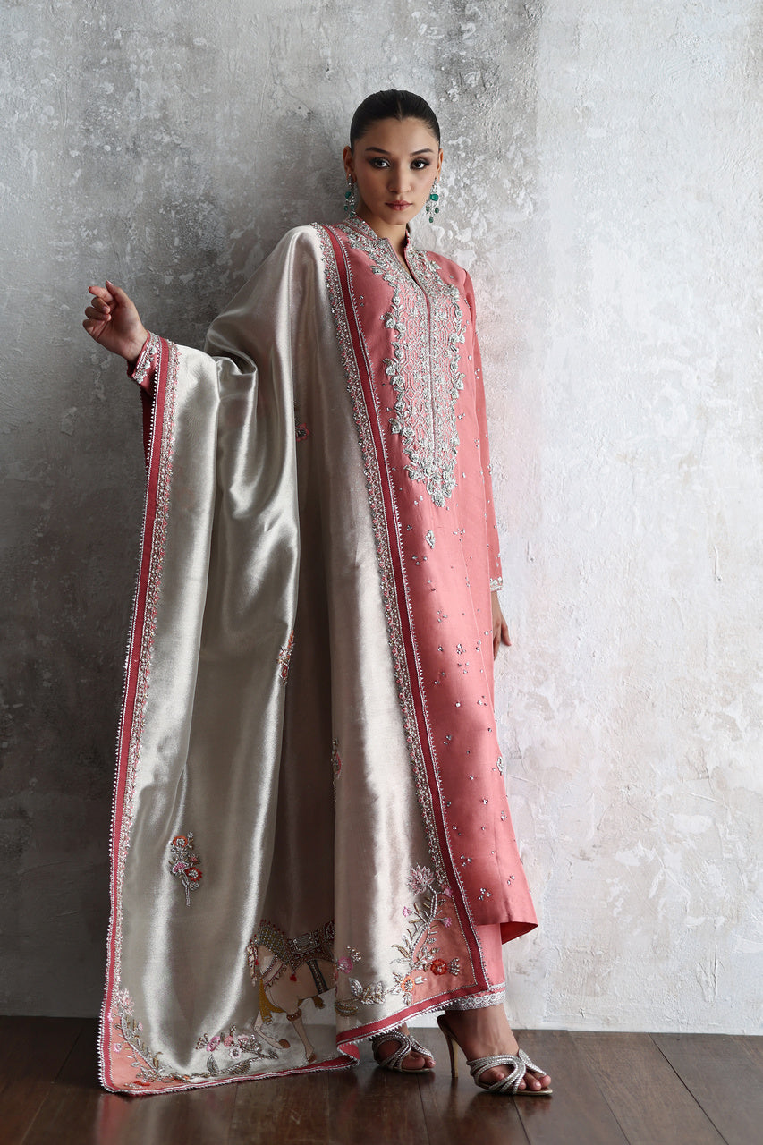 Nida Azwer – Sunair Style