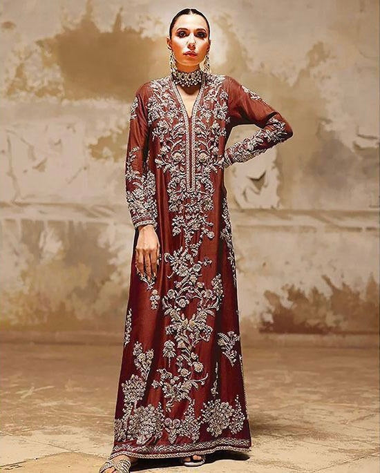 Nida Azwer – Tassel Silk Style