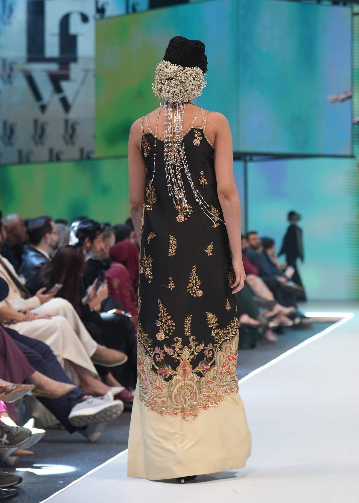 Saira Shakira – Noir Sable Style