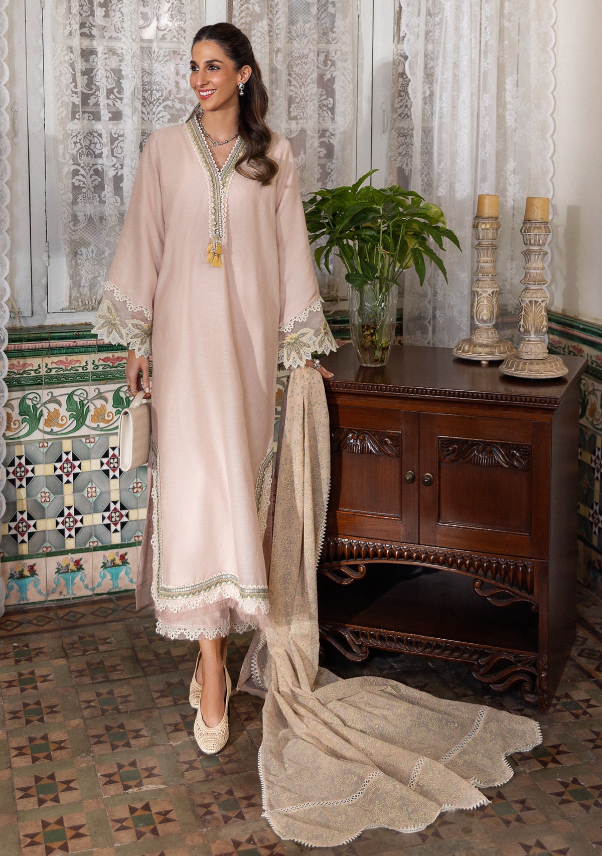 https://cdn.shopify.com/s/files/1/0676/8177/9968/files/nourpink1.jpg?v=1738130124