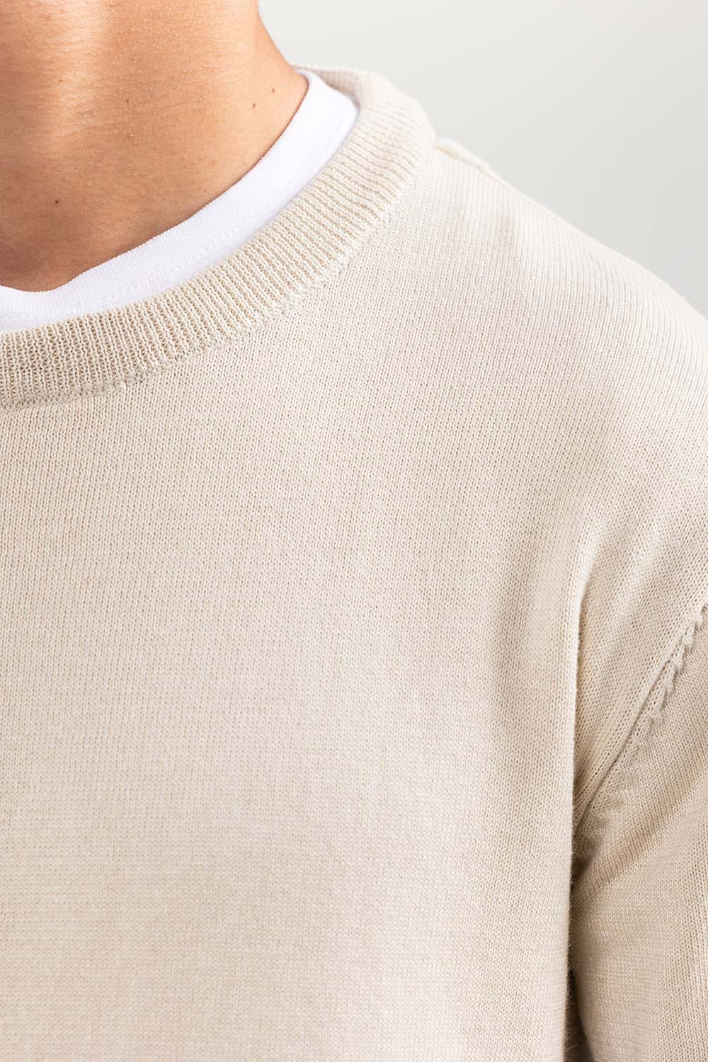 https://cdn.shopify.com/s/files/1/0706/3253/8159/files/oatmeal_basic_sweater_fs-swt-d33-02_1.jpg?v=1758381529