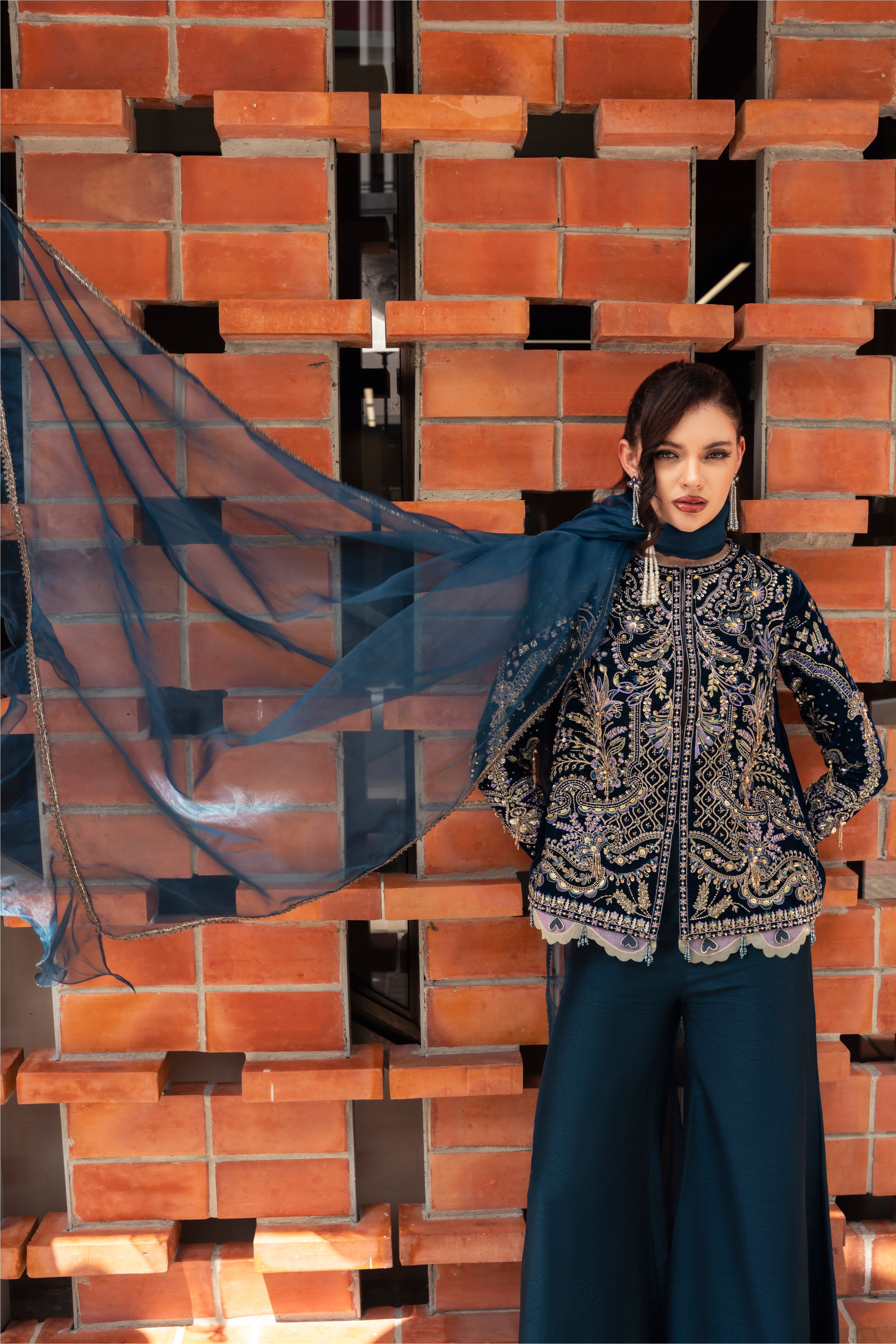 https://cdn.shopify.com/s/files/1/0523/4327/5696/files/ora-velvet-navy-blue-dress-mysie-4.jpg?v=1761142665