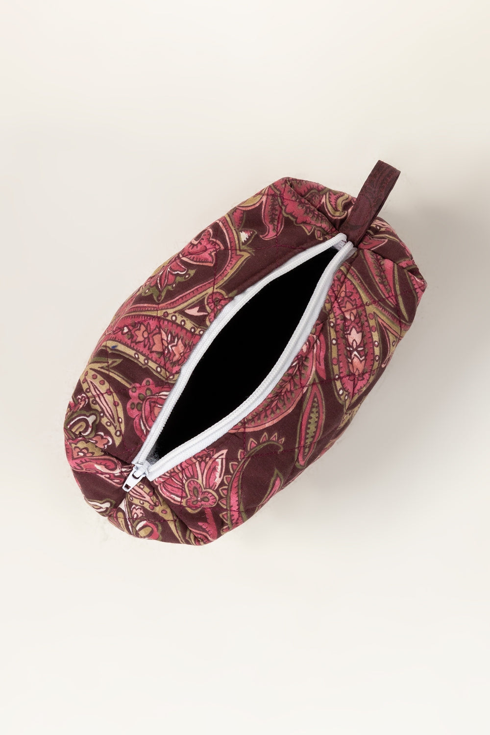 https://cdn.shopify.com/s/files/1/0706/3253/8159/files/paisley_fusion_quilted_pouch_4.jpg?v=1758373791