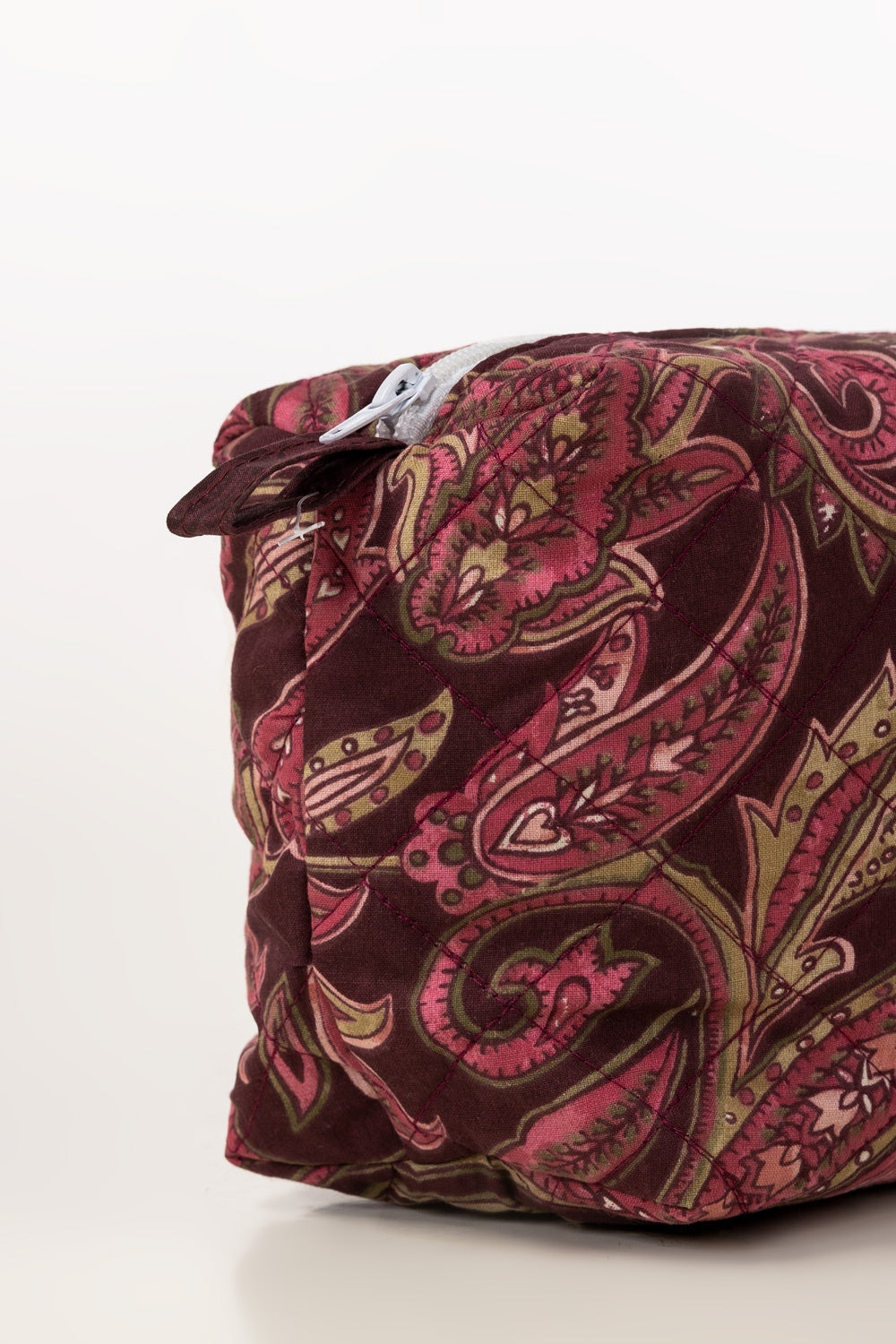 https://cdn.shopify.com/s/files/1/0706/3253/8159/files/paisley_fusion_quilted_pouch_5.jpg?v=1758373791