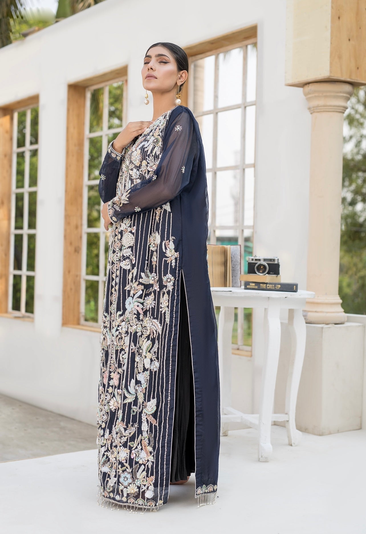 https://cdn.shopify.com/s/files/1/0923/1931/8403/files/passu-festive-edit25-411482_dd906b8d-1fdc-41cc-ae6e-c8e0a376b7dc.jpg?v=1756725085