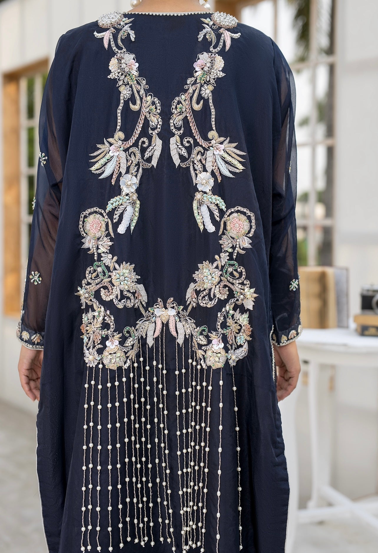 https://cdn.shopify.com/s/files/1/0923/1931/8403/files/passu-festive-edit25-744396_60a08c3f-0bc8-402b-a7b3-4efcf0707179.jpg?v=1756725085