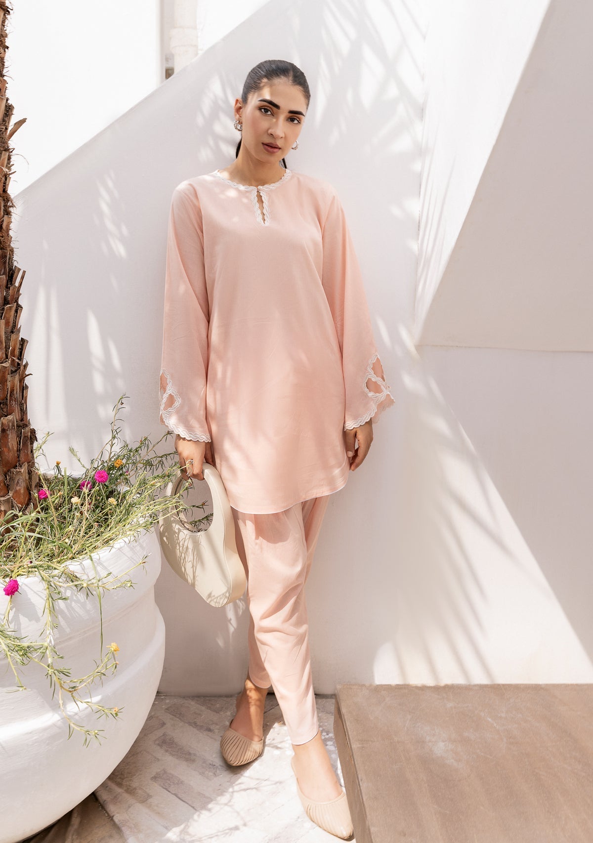 https://cdn.shopify.com/s/files/1/0676/8177/9968/products/peach1_27af250d-0a04-4dd5-aea0-2622349f1cb5.jpg?v=1708639079