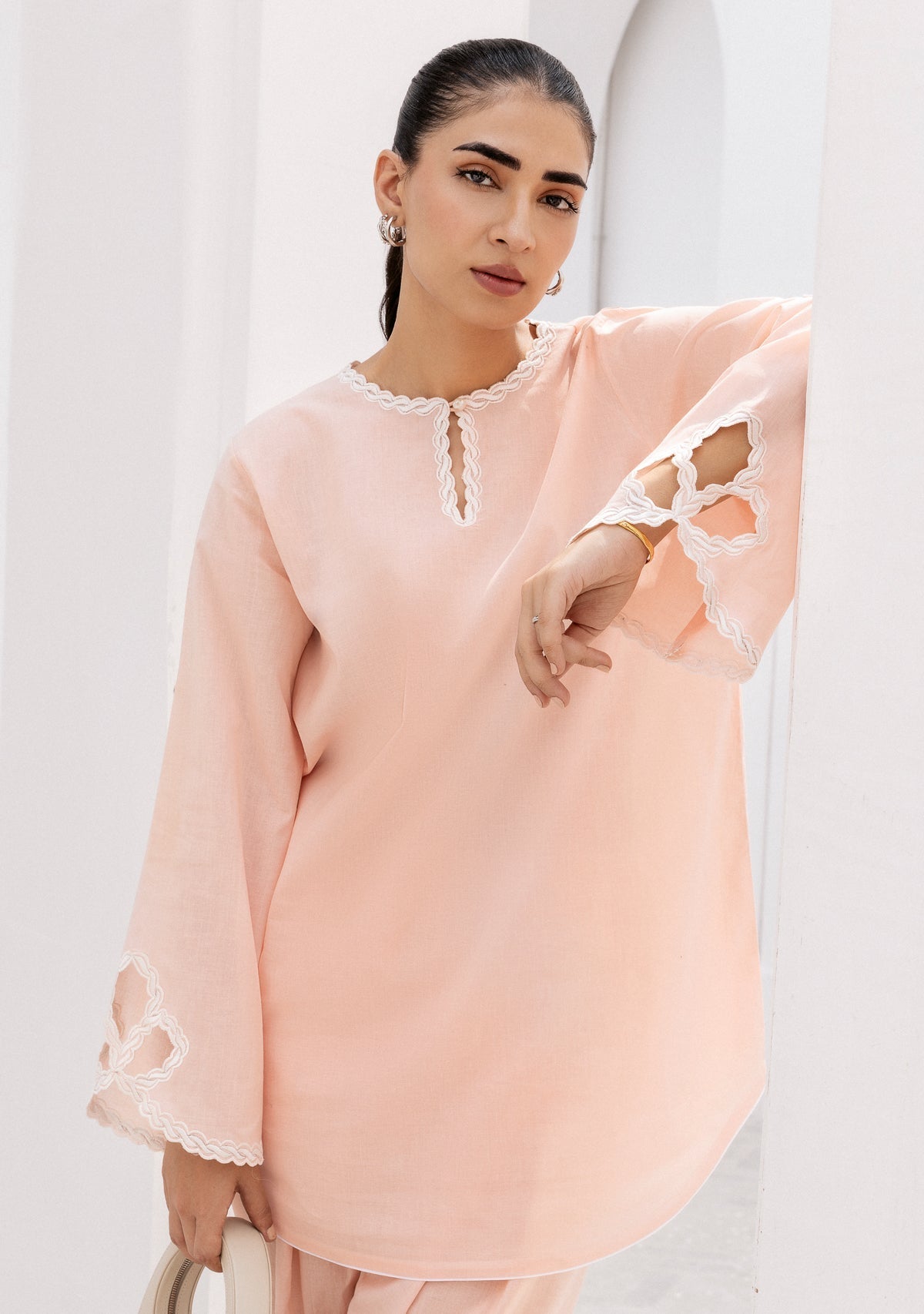 https://cdn.shopify.com/s/files/1/0676/8177/9968/products/peach2_339a71b7-5ca2-46f3-b439-1934afaaa7fd.jpg?v=1708639079
