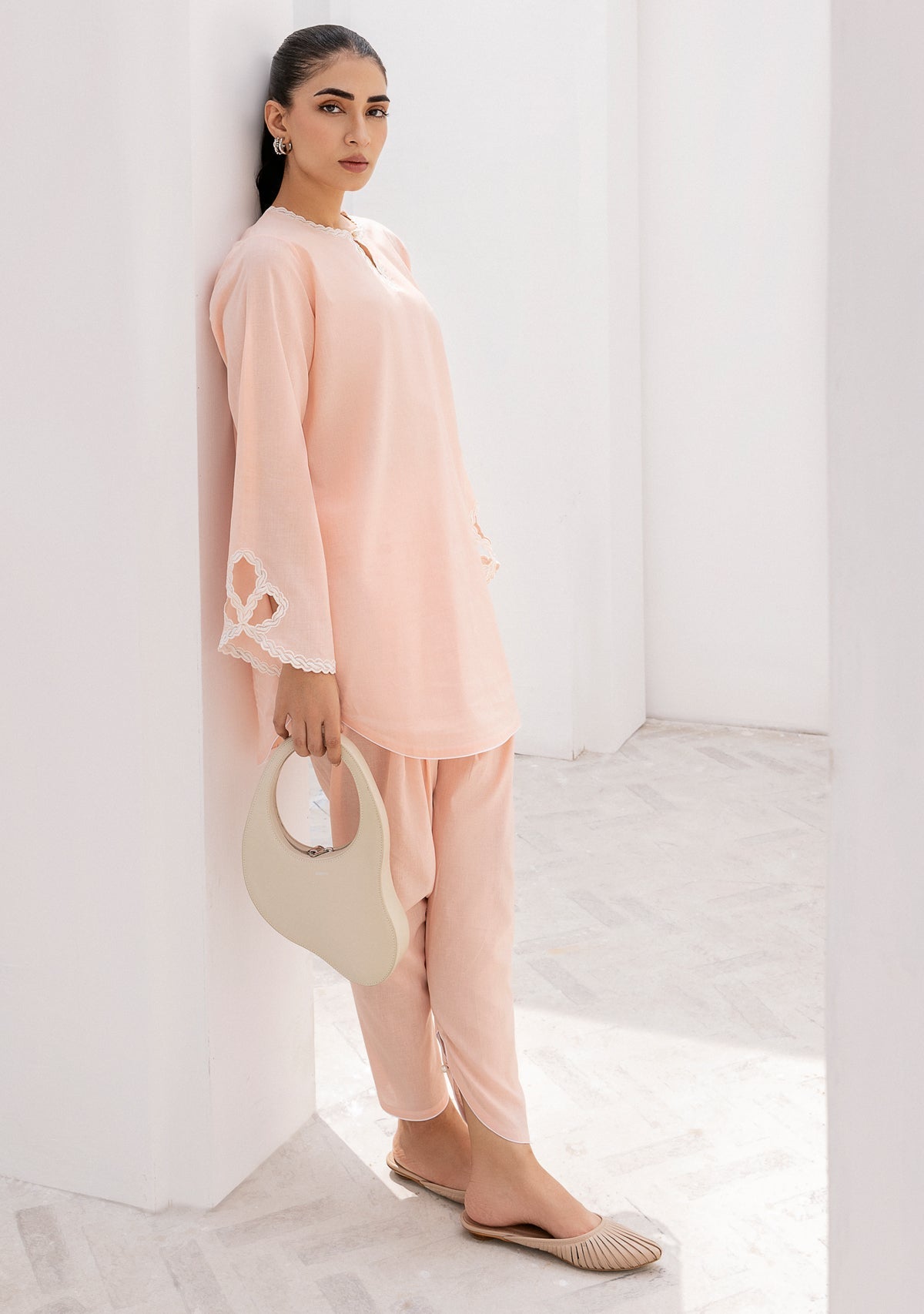 https://cdn.shopify.com/s/files/1/0676/8177/9968/products/peach3_b60c5f43-15c5-4079-9980-24ef19035d7b.jpg?v=1708639079