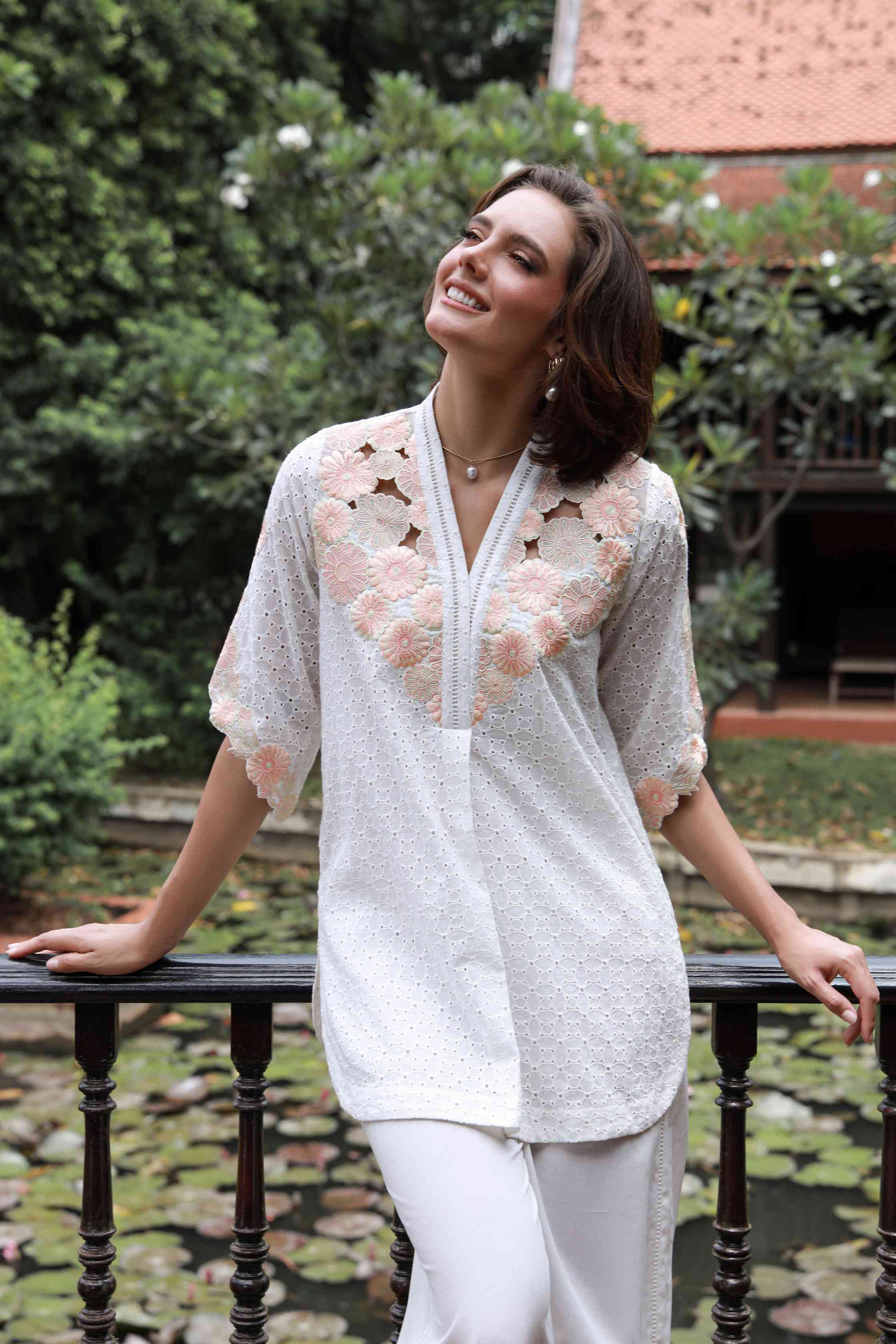 https://cdn.shopify.com/s/files/1/0663/9616/0233/files/peachyholiday_5.jpg?v=1770374437